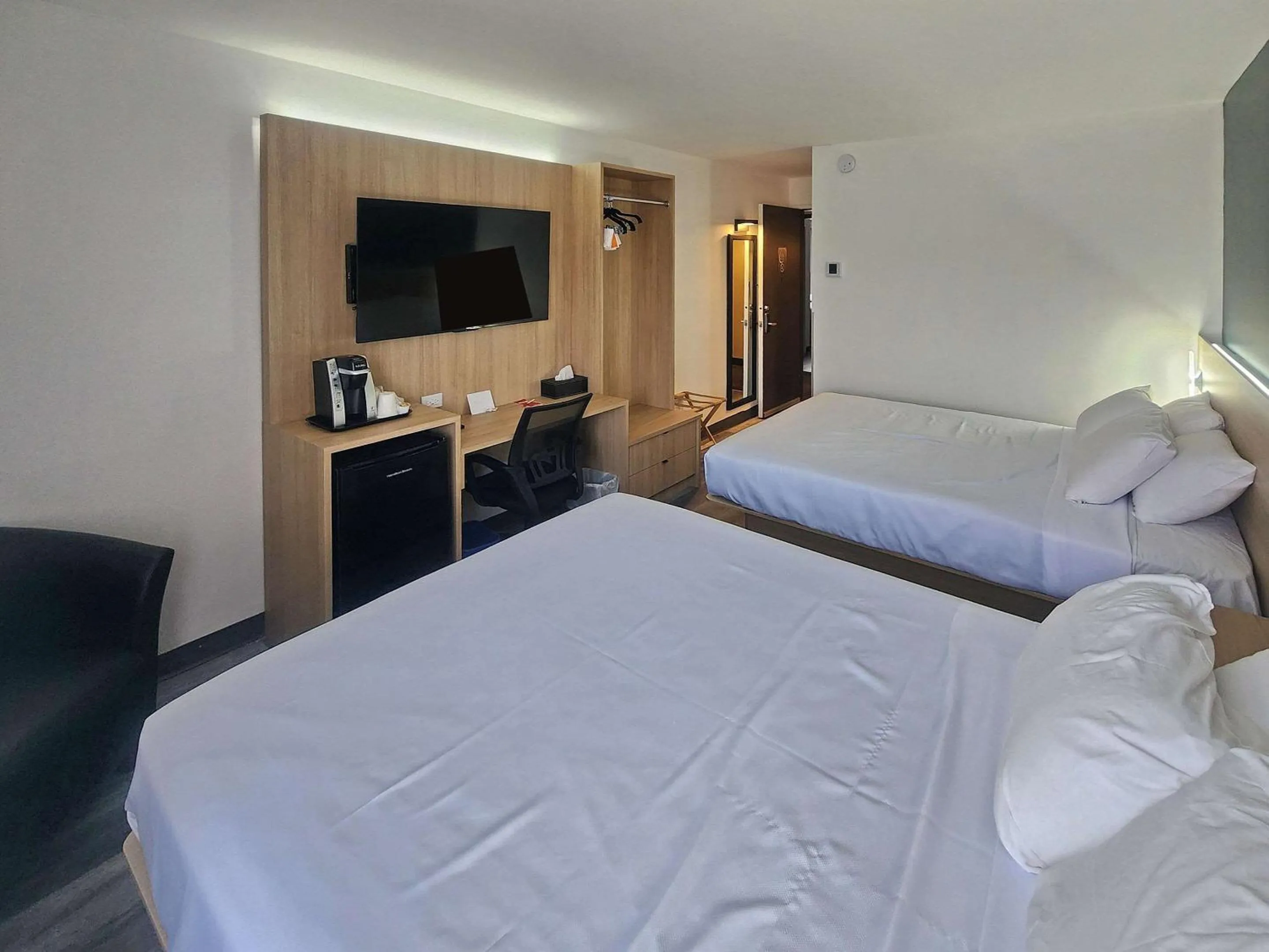 Bedroom, Bed in Econo Lodge