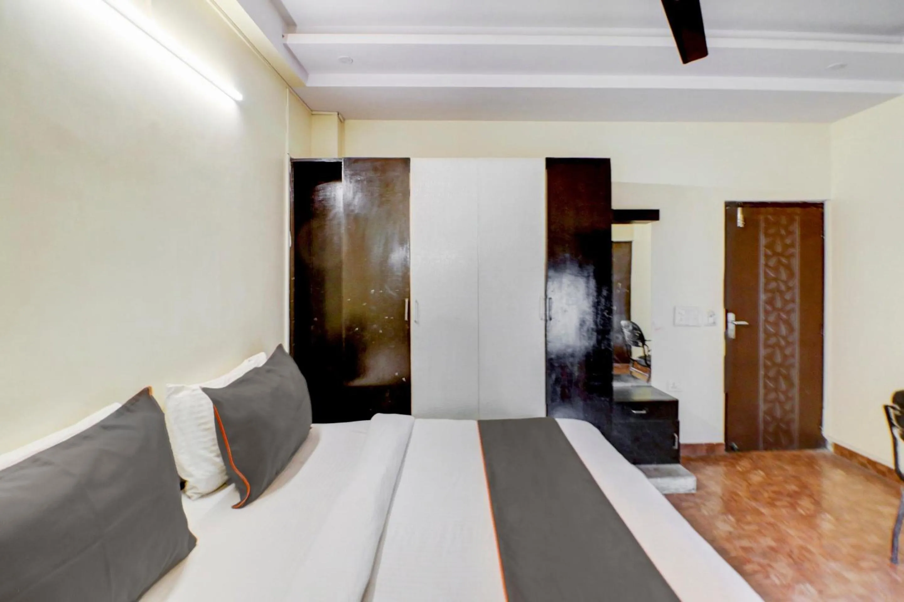 Bedroom, Bed in Hotel O Tara Patel