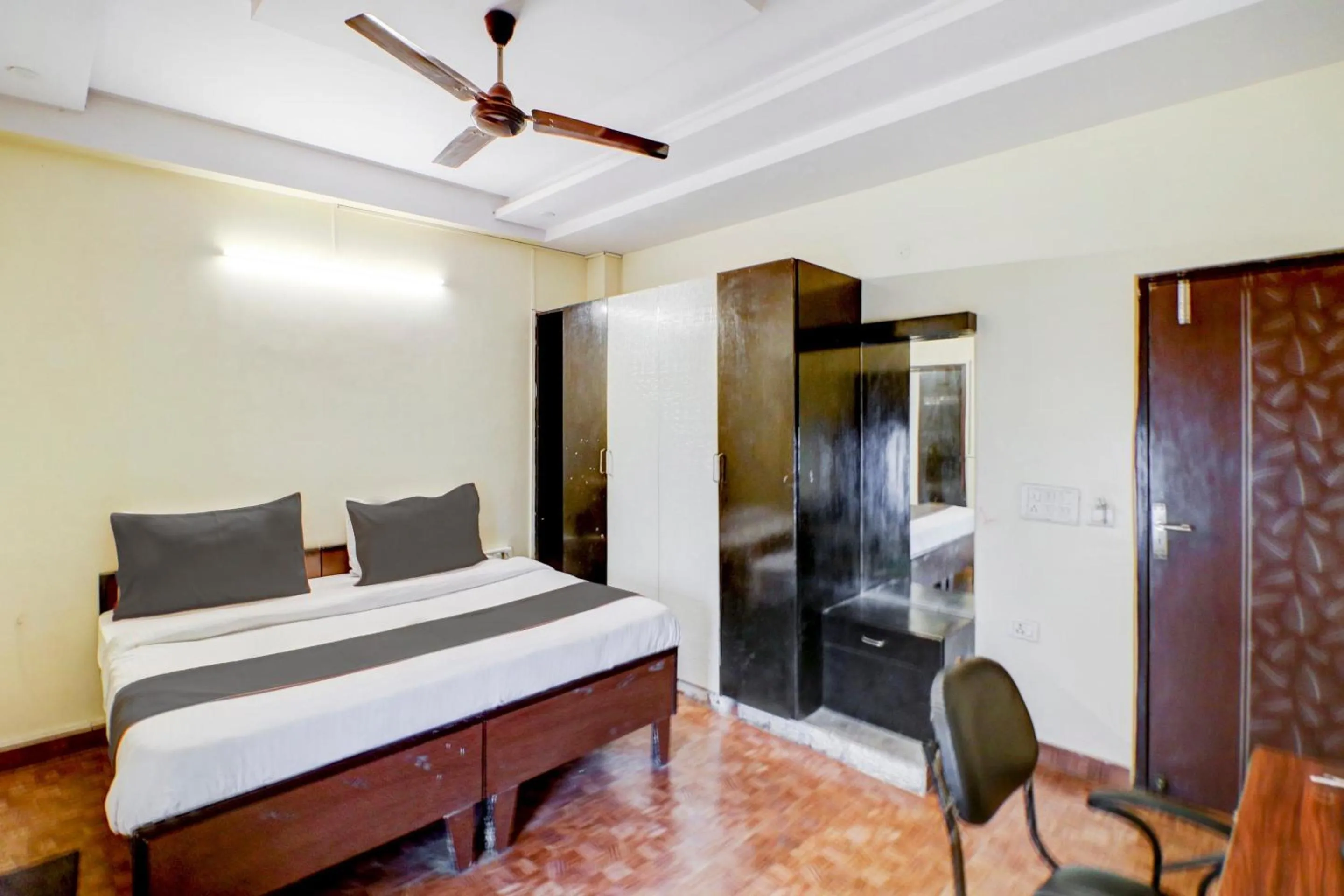 Bedroom, Bed in Hotel O Tara Patel