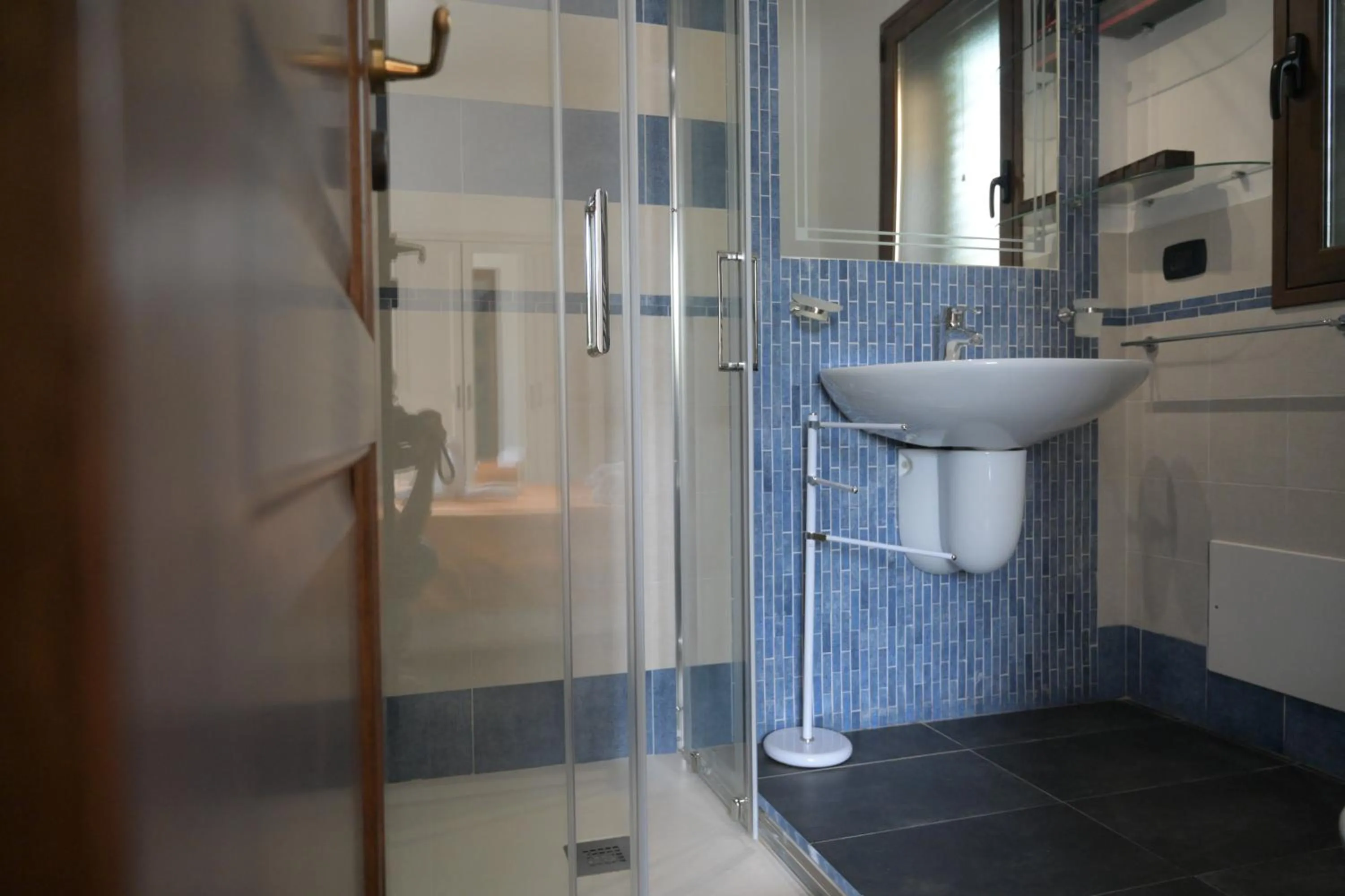 Shower in B&B Sale e Sole sul Mare
