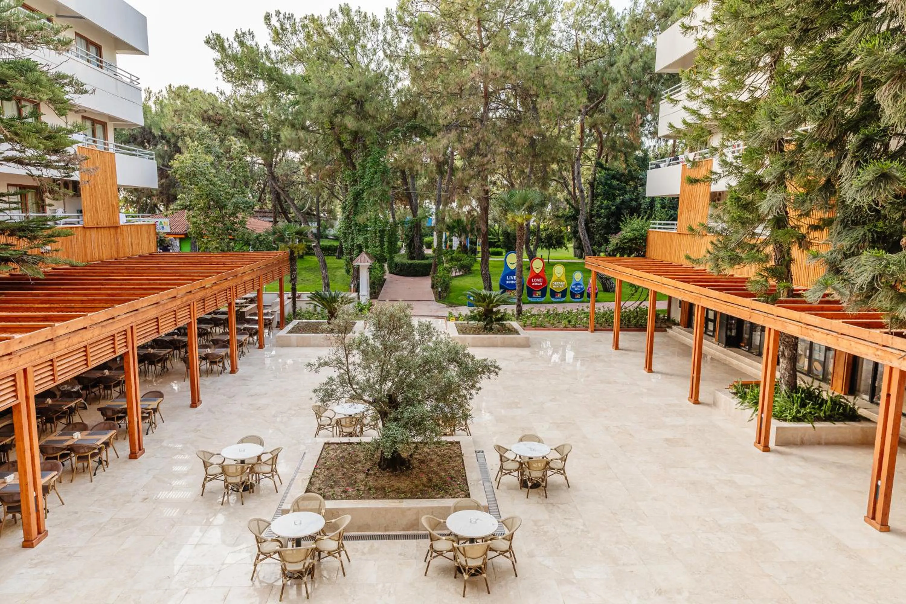 Restaurant/places to eat in Fun & Sun Club Saphire