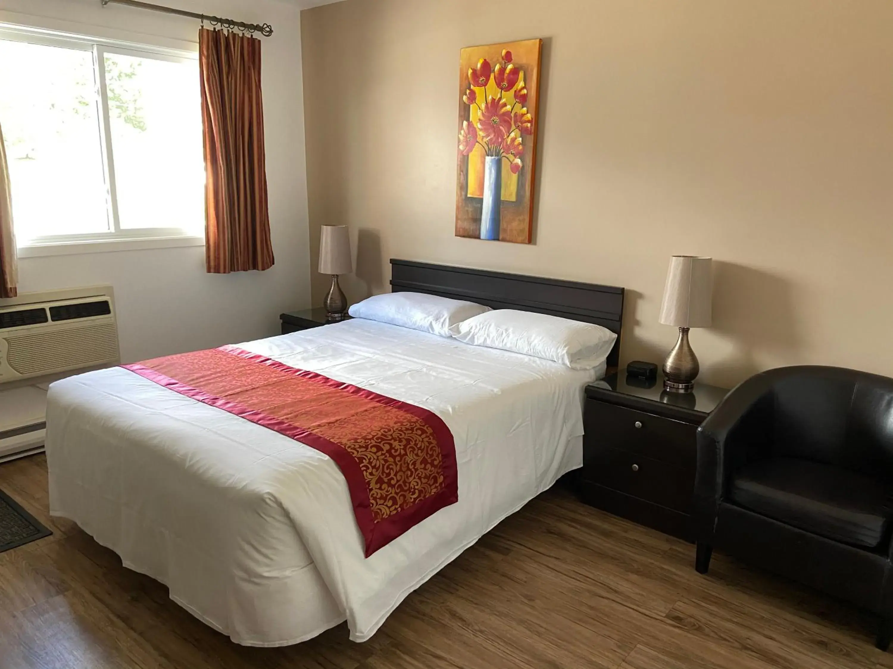 Standard Room with One Queen Bed in Motel le Phare Standard Room with One Queen Bed in Motel le Phare