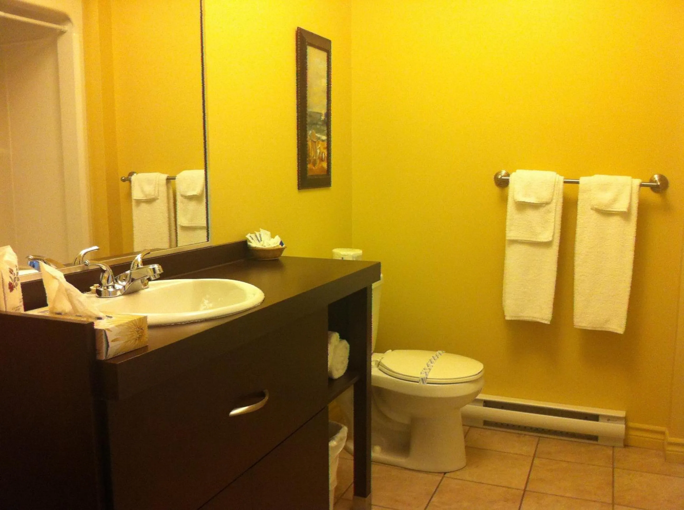 Bathroom in Motel le Phare