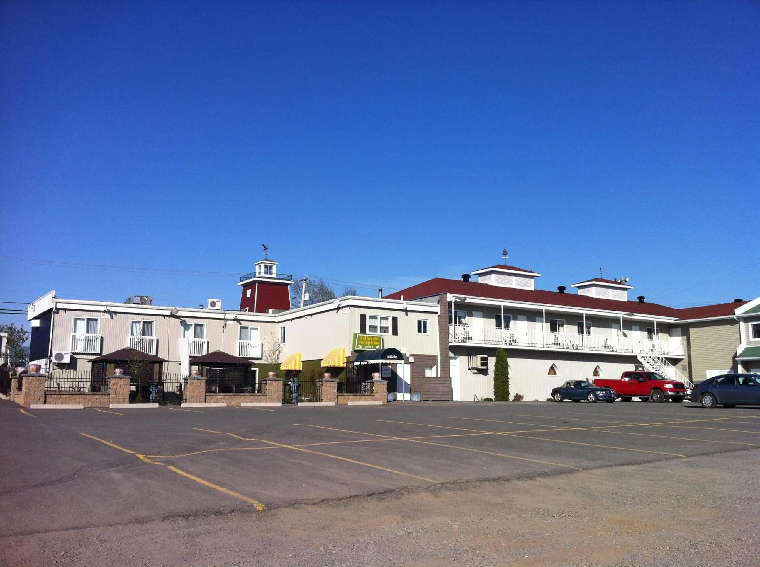 Property building in Motel le Phare