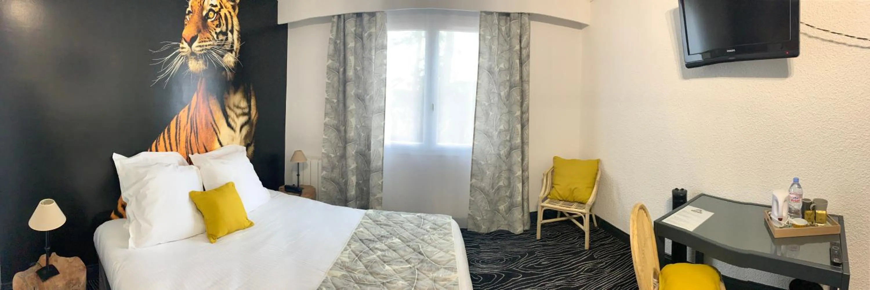 Bedroom in Au Palmyre Hôtel