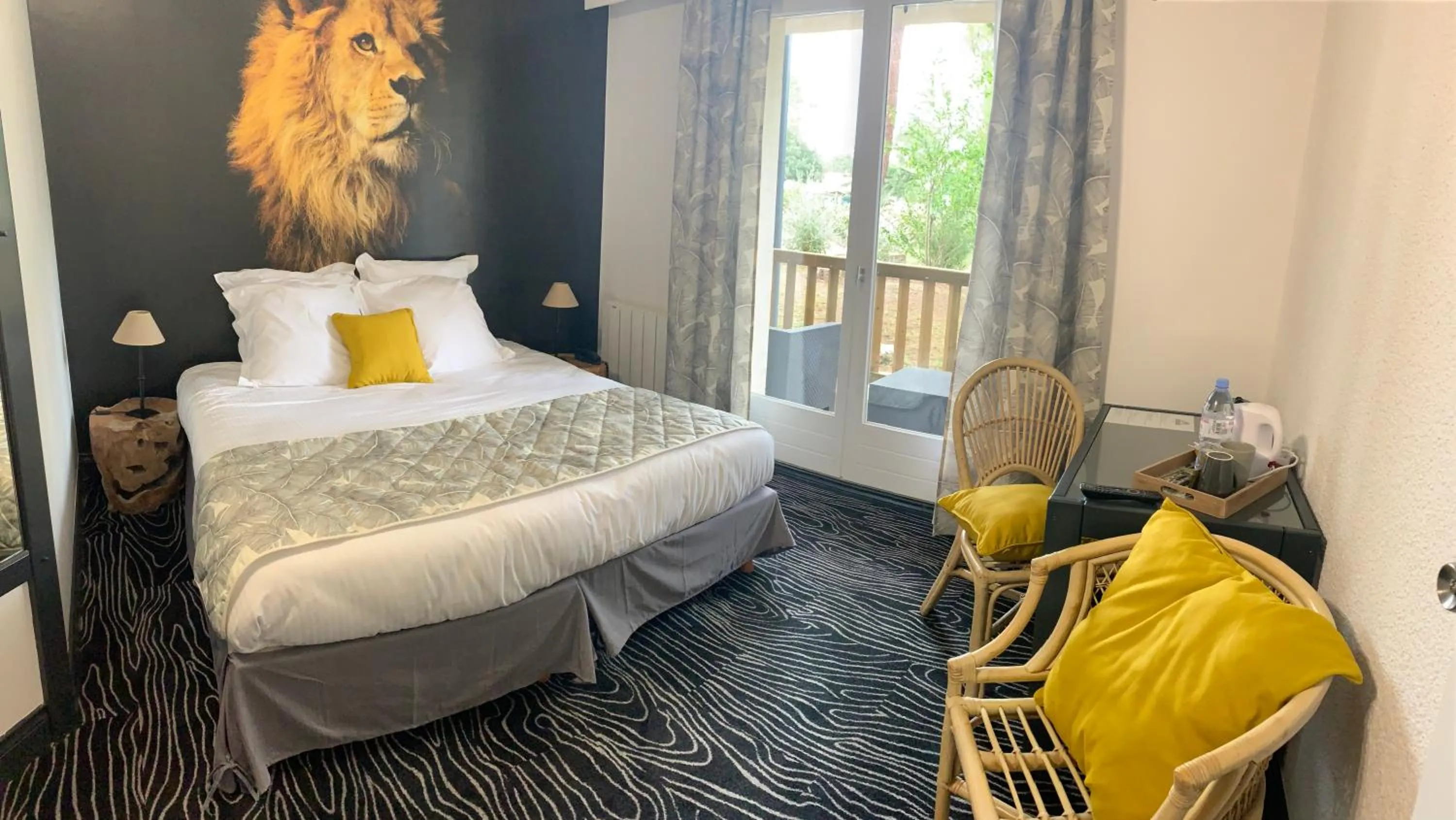 Bedroom in Au Palmyre Hôtel