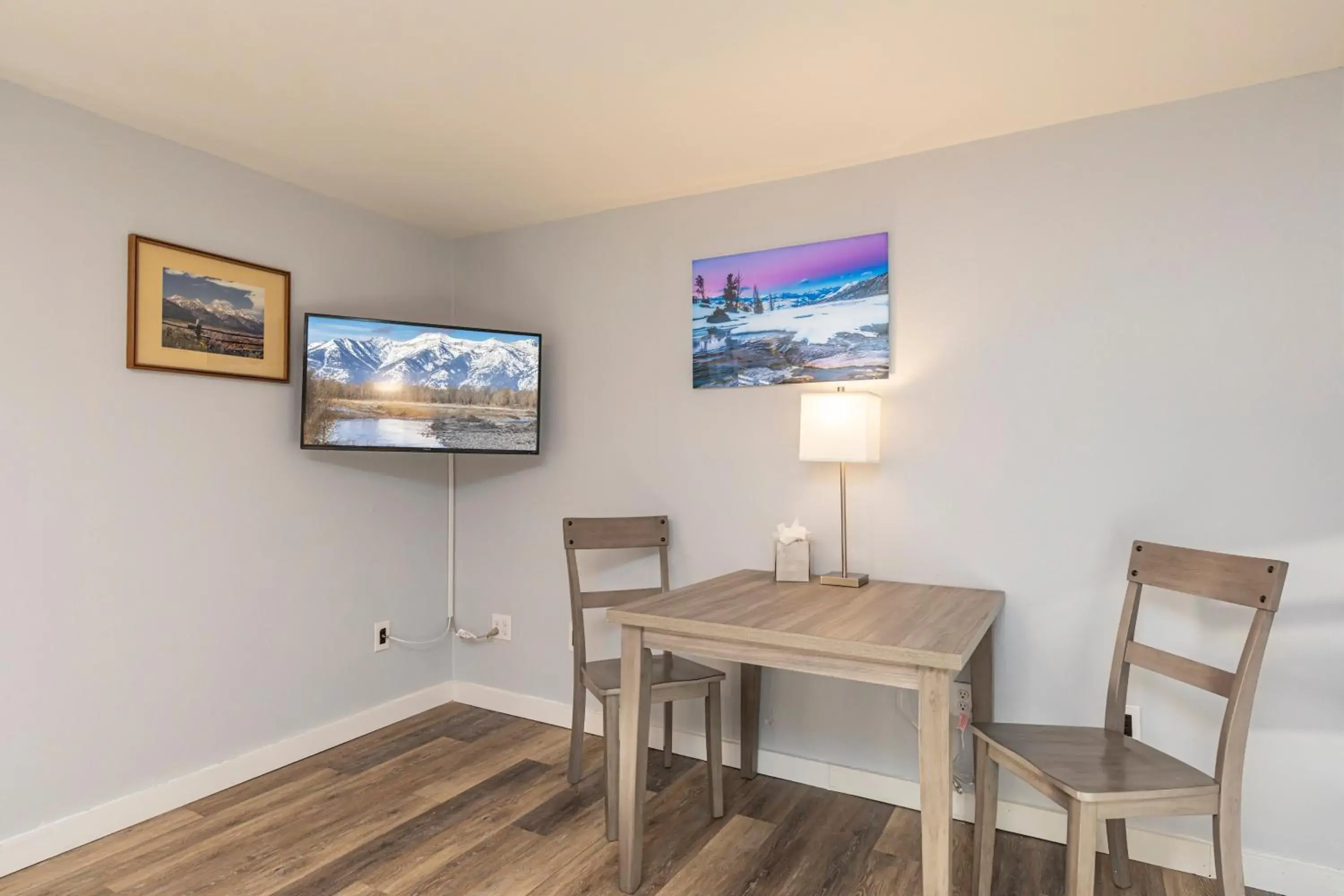 Deluxe Queen Room with Two Queen Beds in Miller Park Lodge Deluxe Queen Room with Two Queen Beds in Miller Park Lodge