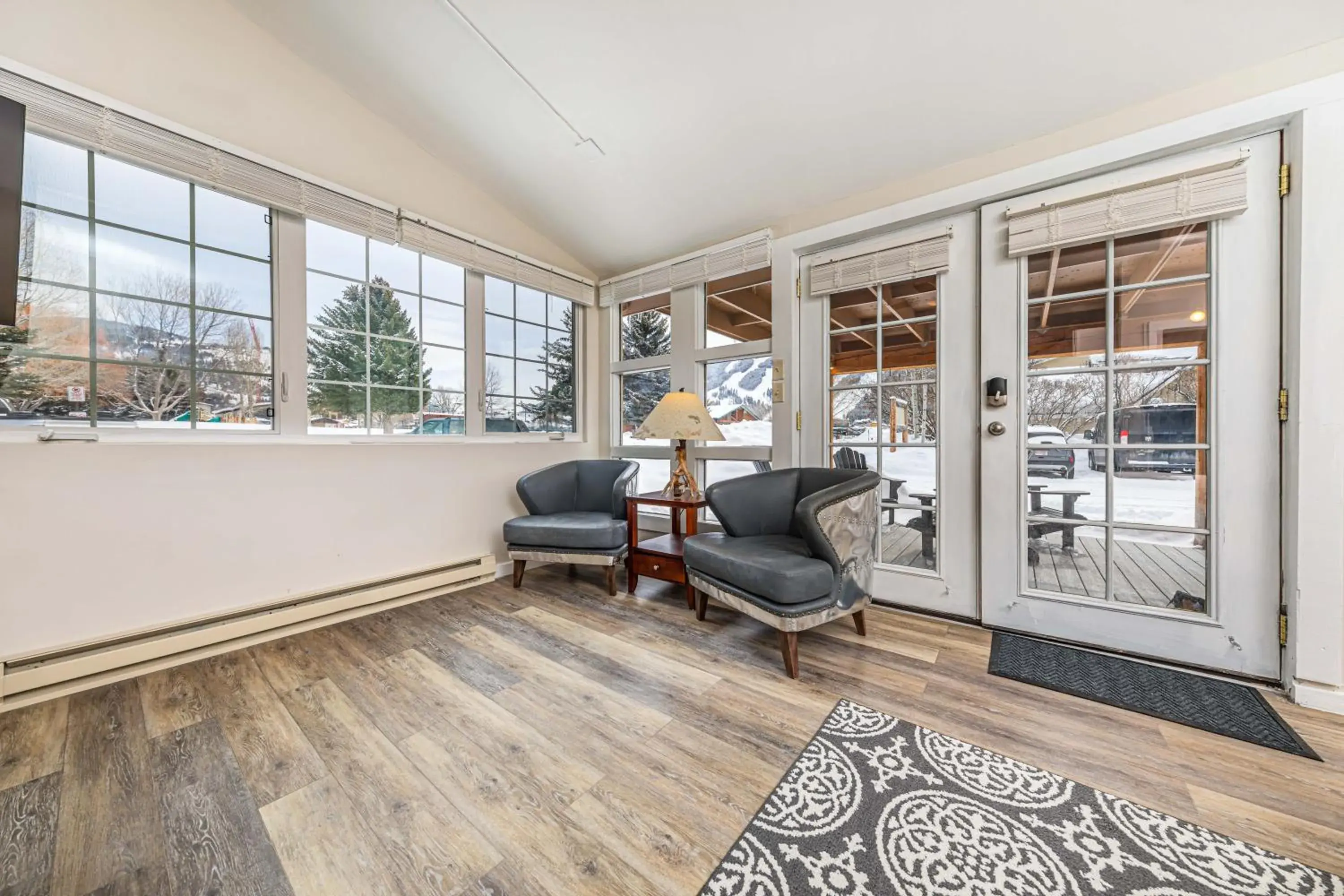 Studio Apartment in Miller Park Lodge Studio Apartment in Miller Park Lodge