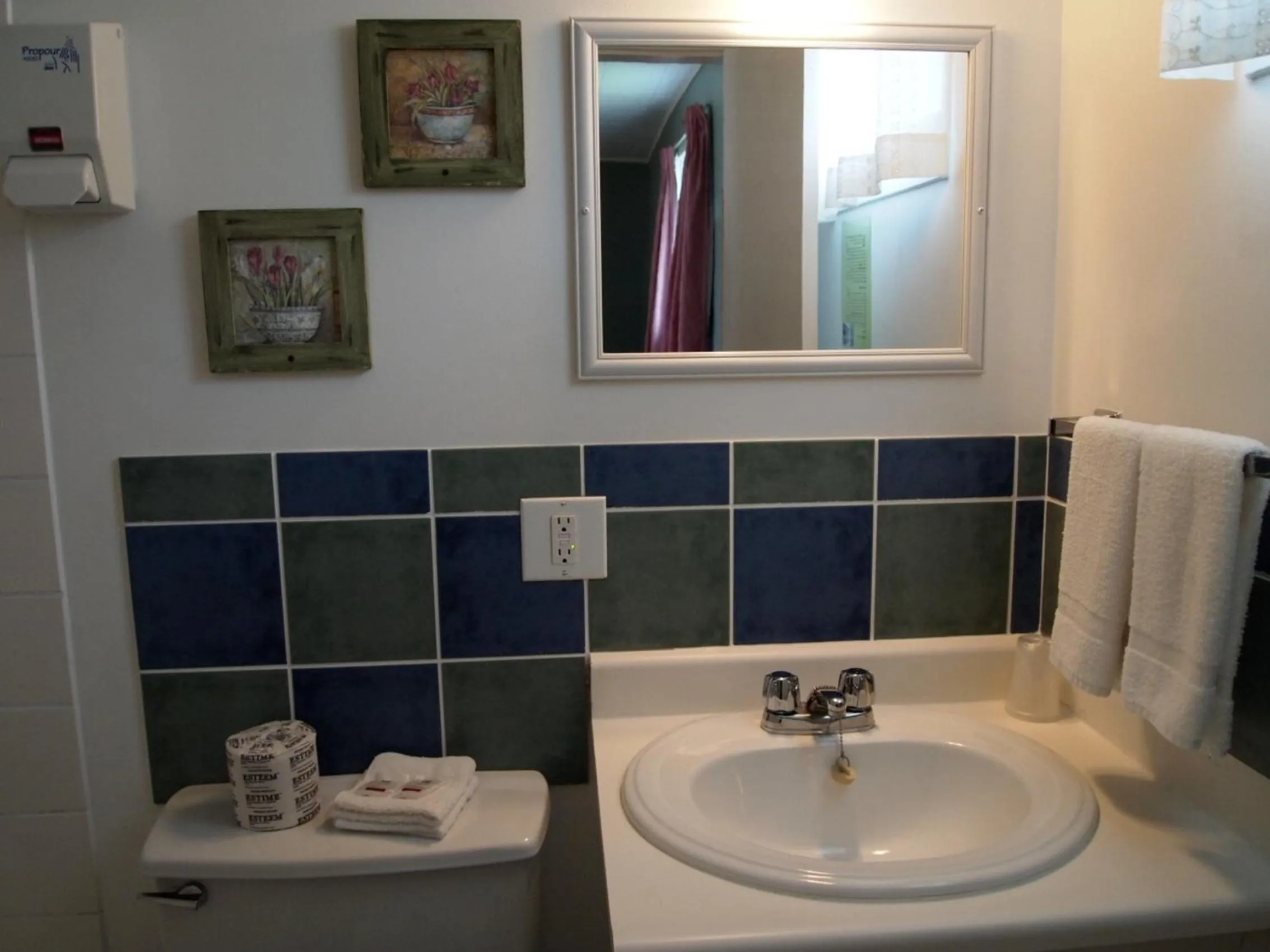 Bathroom in Motel Lyse