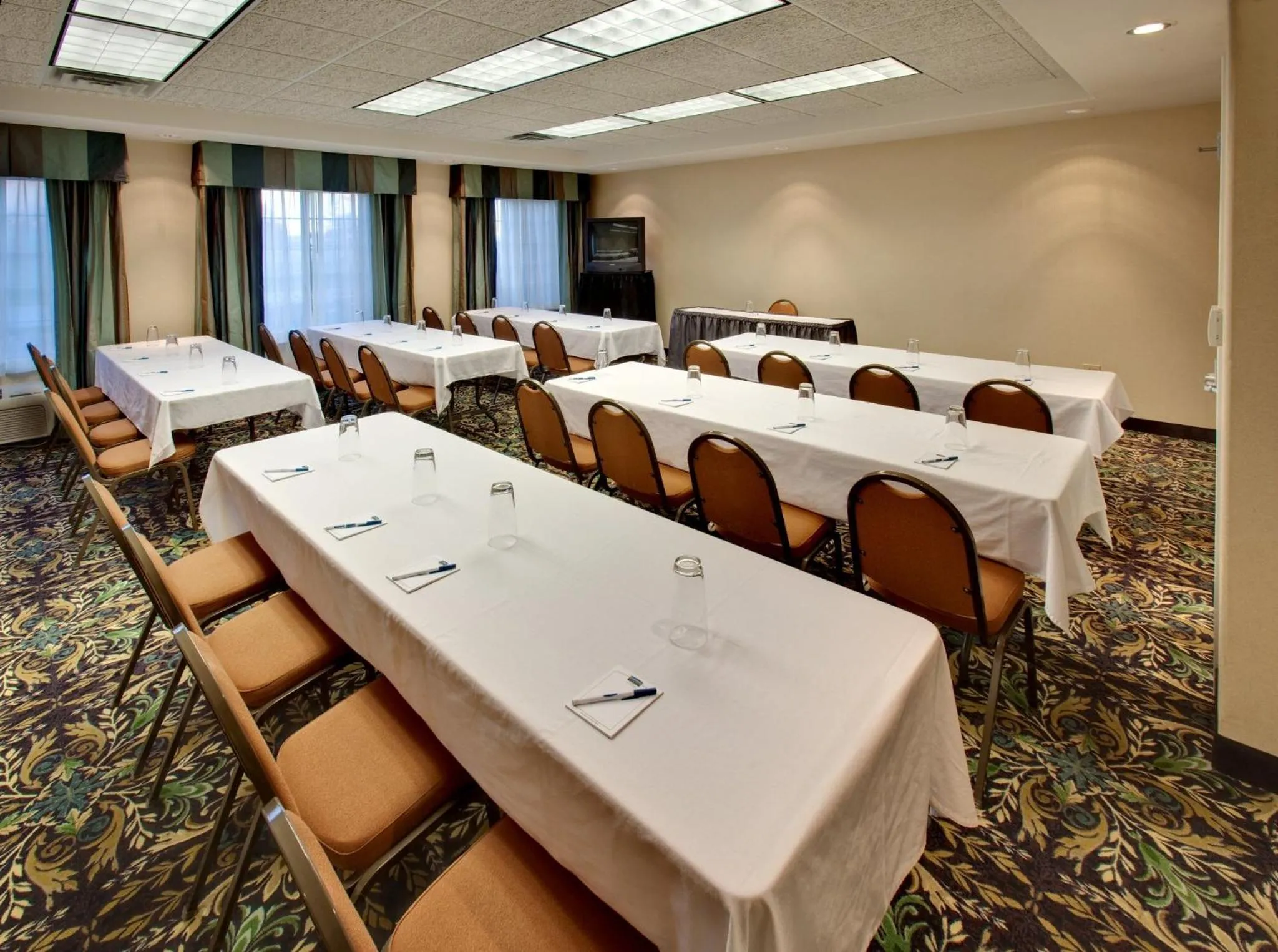 Meeting/conference room in Staybridge Suites Rockford by IHG