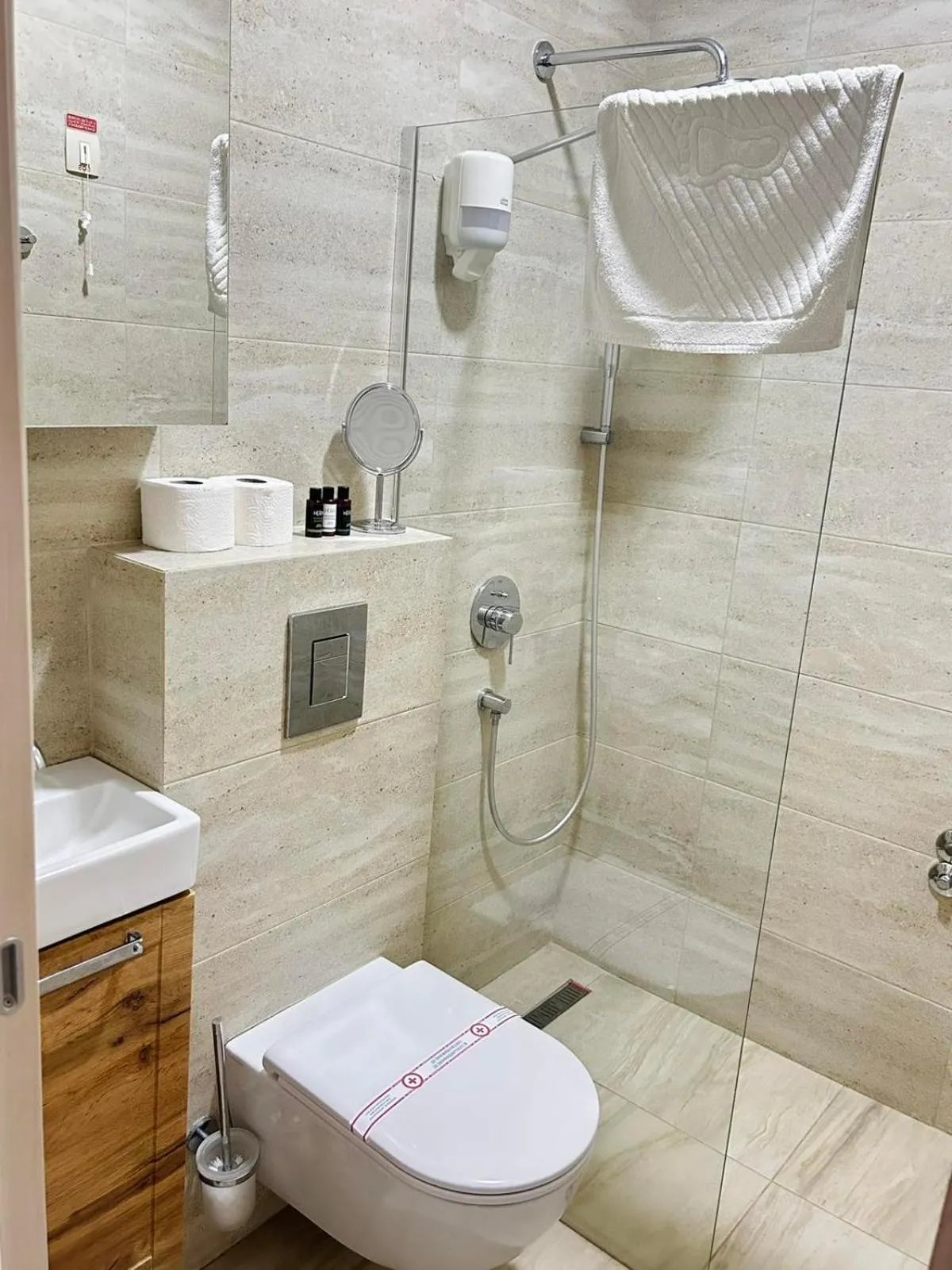 Shower in Hotel Maksim