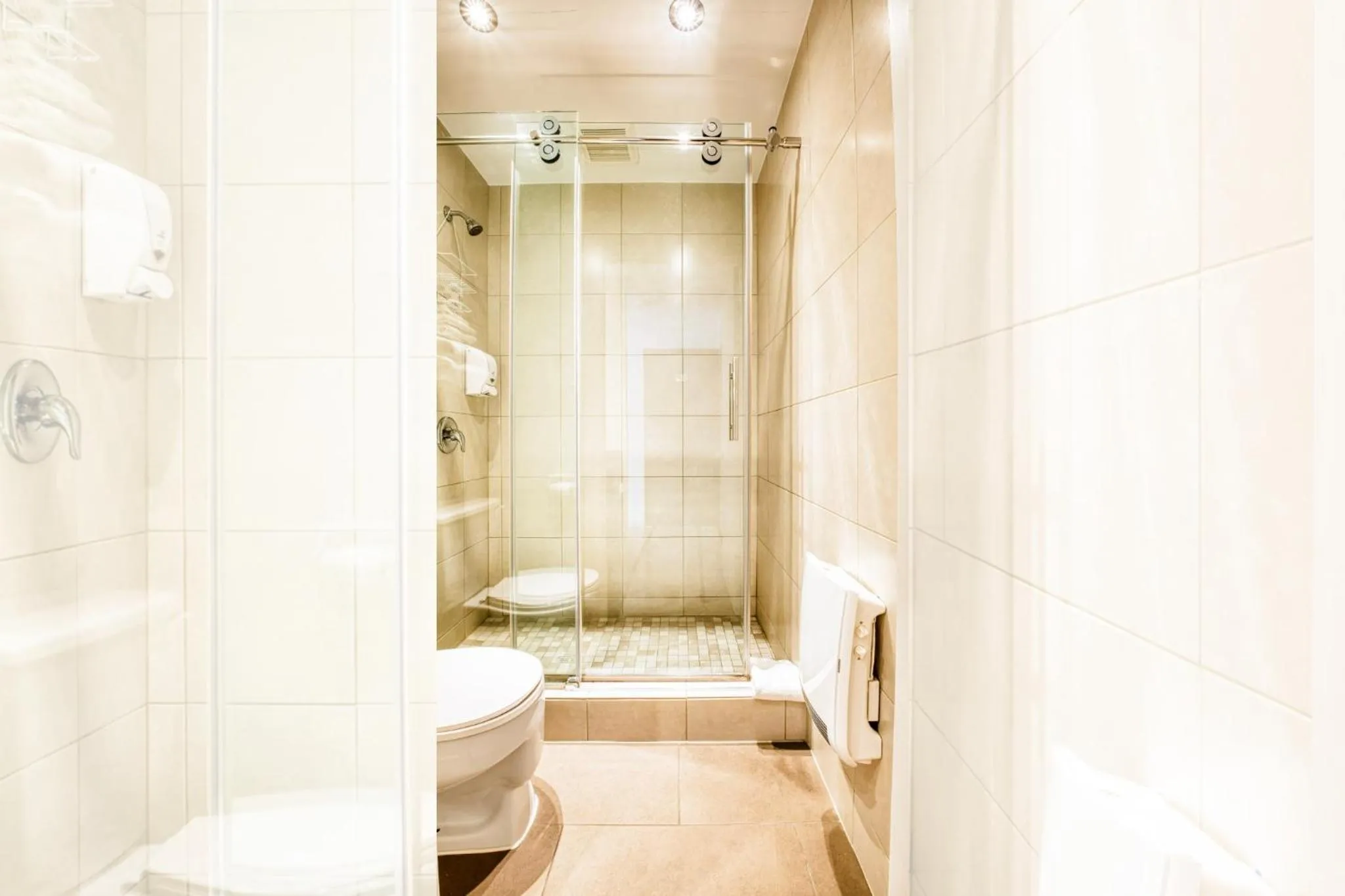 Shower in Motel Mistral