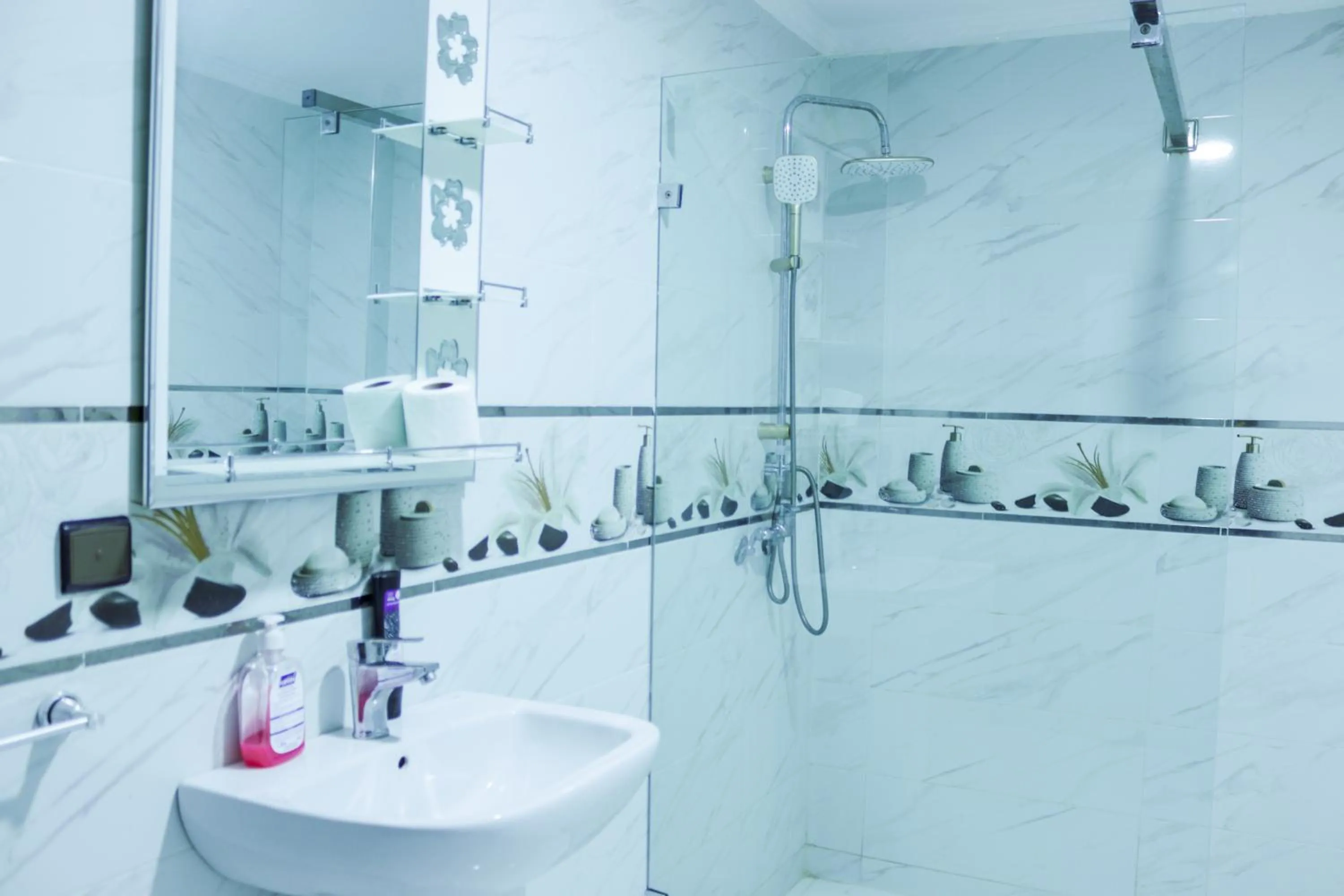 Shower in HOTEL BORJ EL ARAB