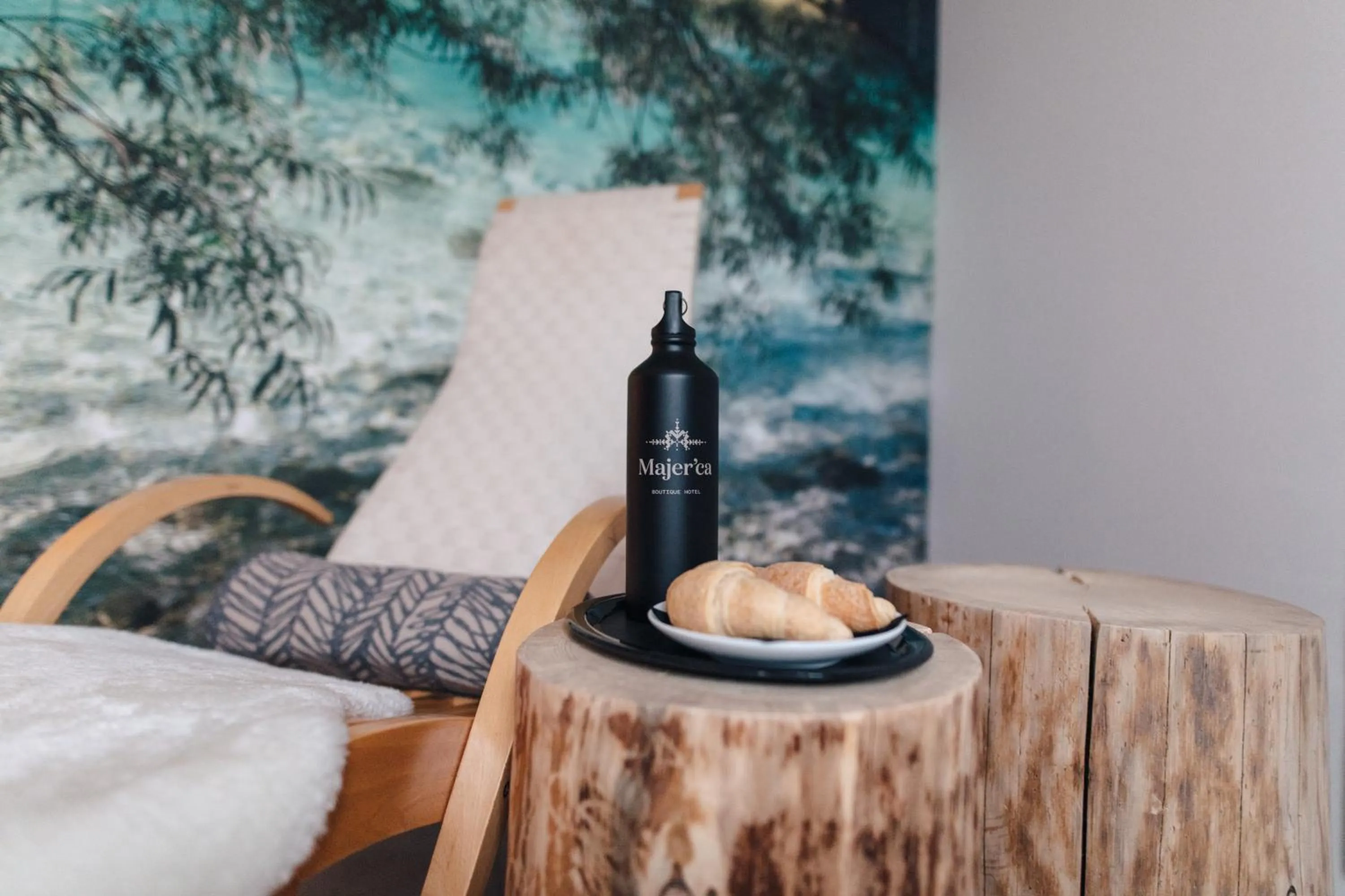 Seating area, Bed in Hotel Majerca