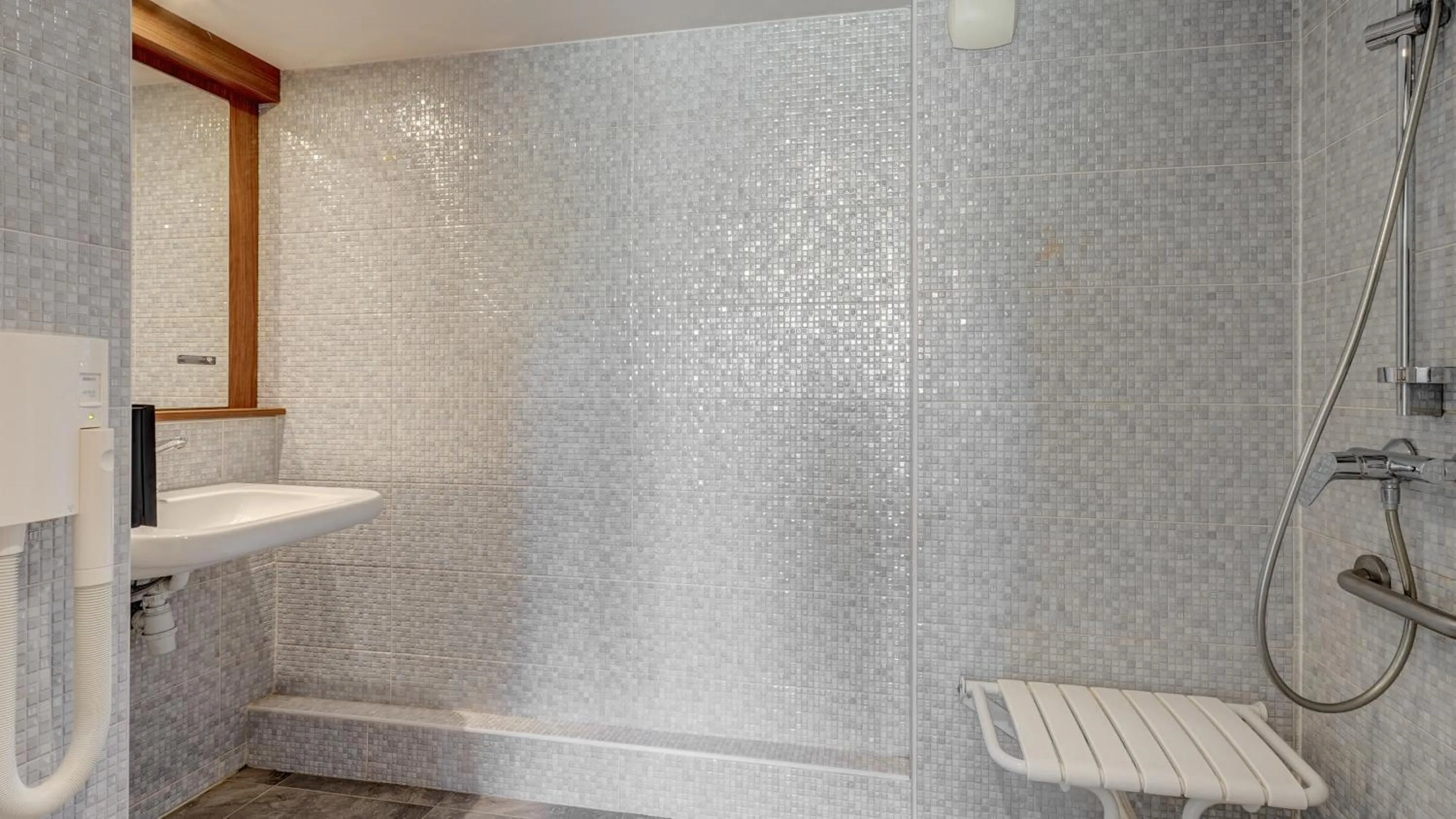 Bathroom in Campanile Hotel Compiegne