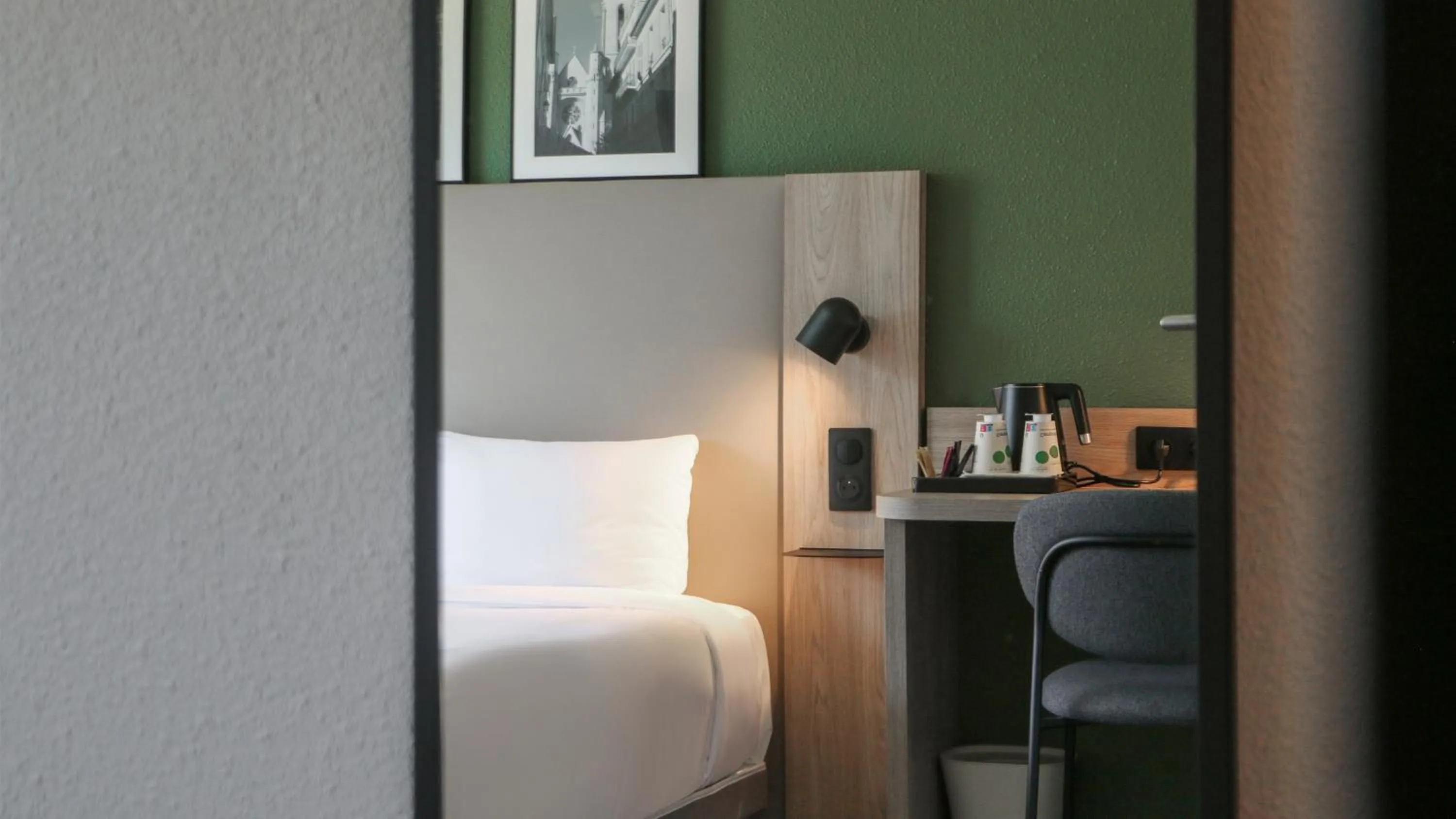 Photo of the whole room, Bed in Campanile Hotel Compiegne