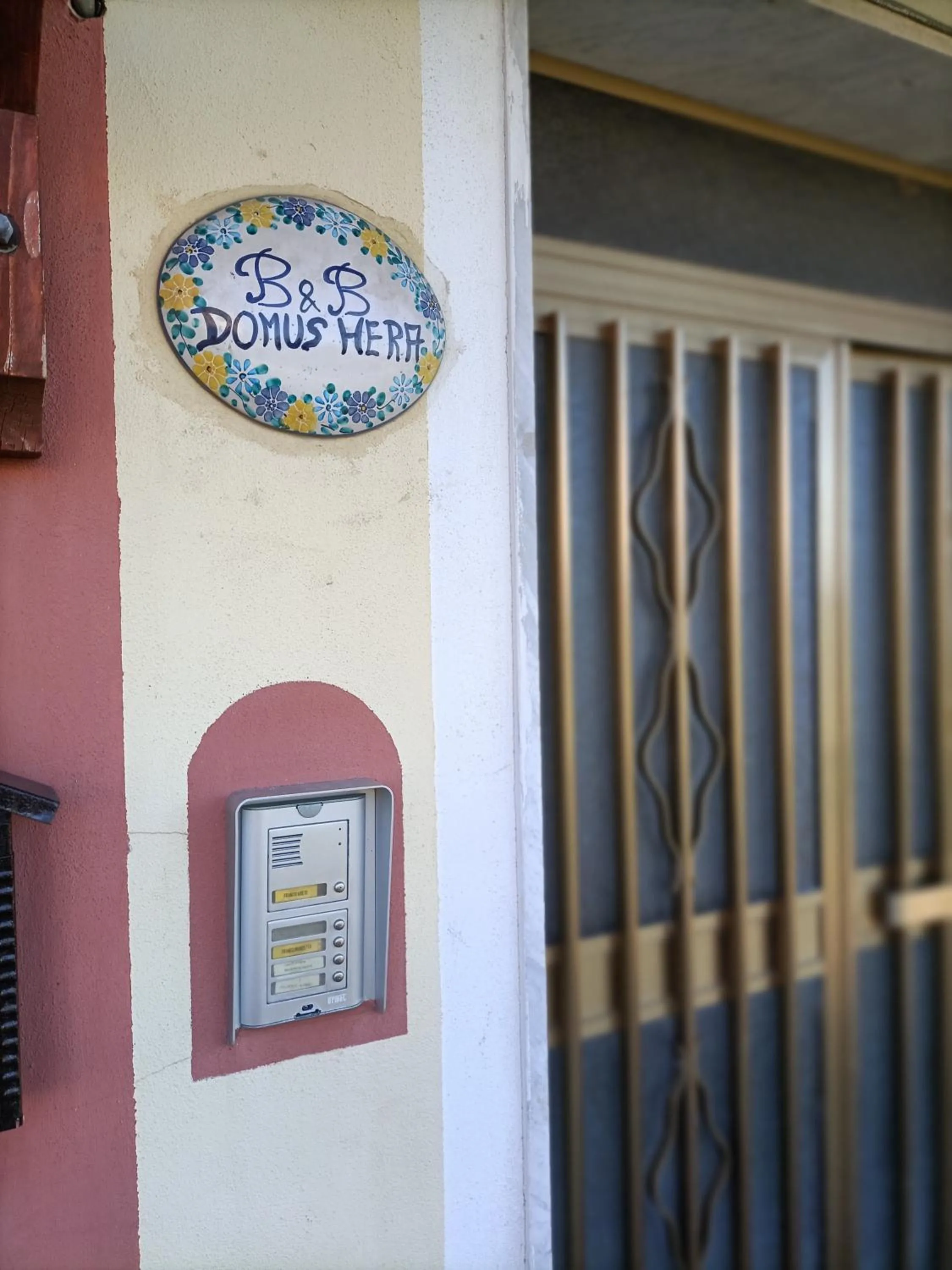 Property logo or sign in Domus Hera