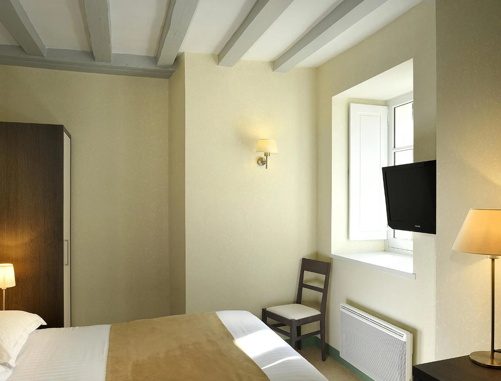 Photo of the whole room, Bed in Logis Hôtel Restaurant Le Puits Doré