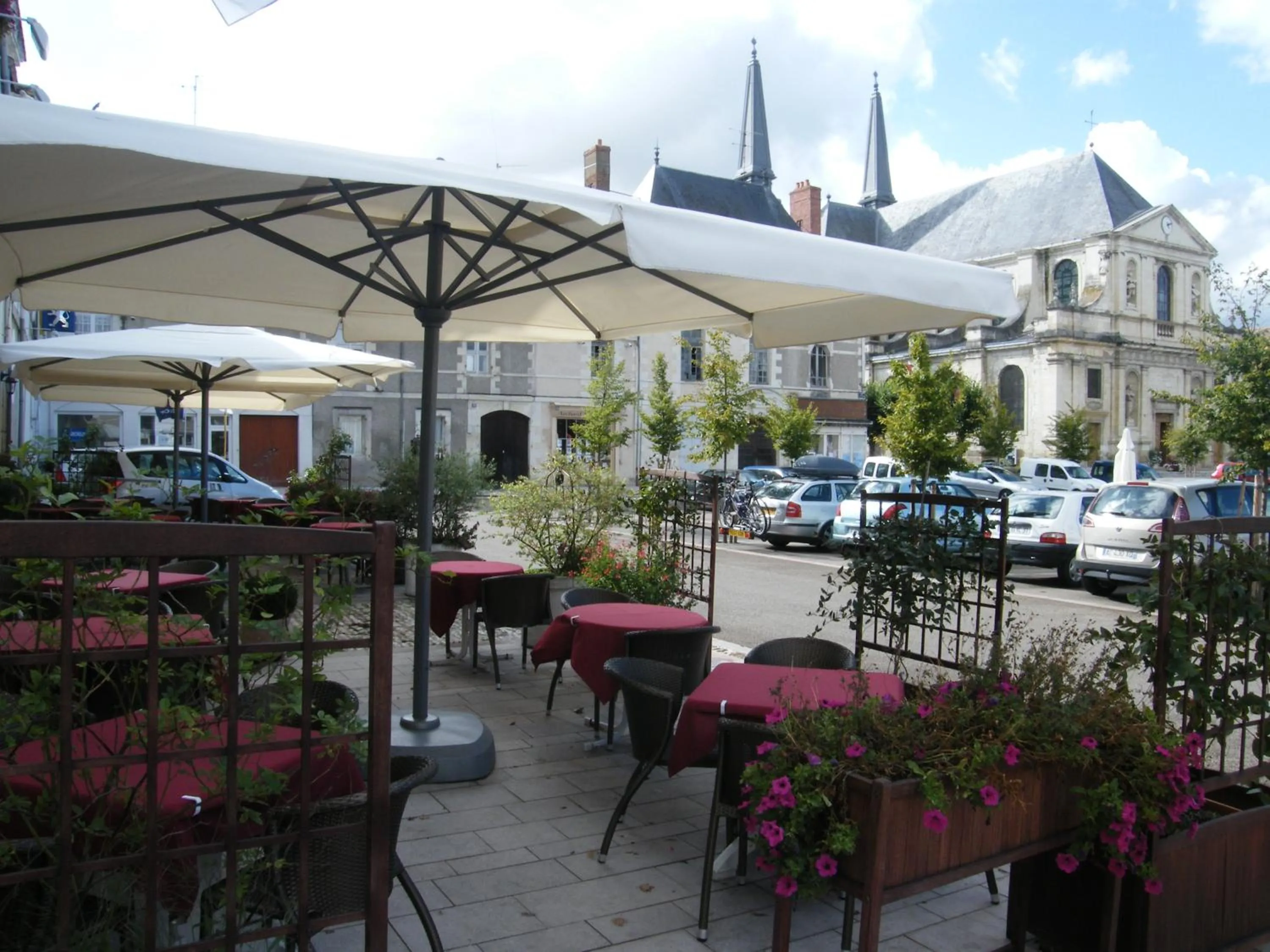 Balcony/Terrace in Logis Hôtel Restaurant Le Puits Doré