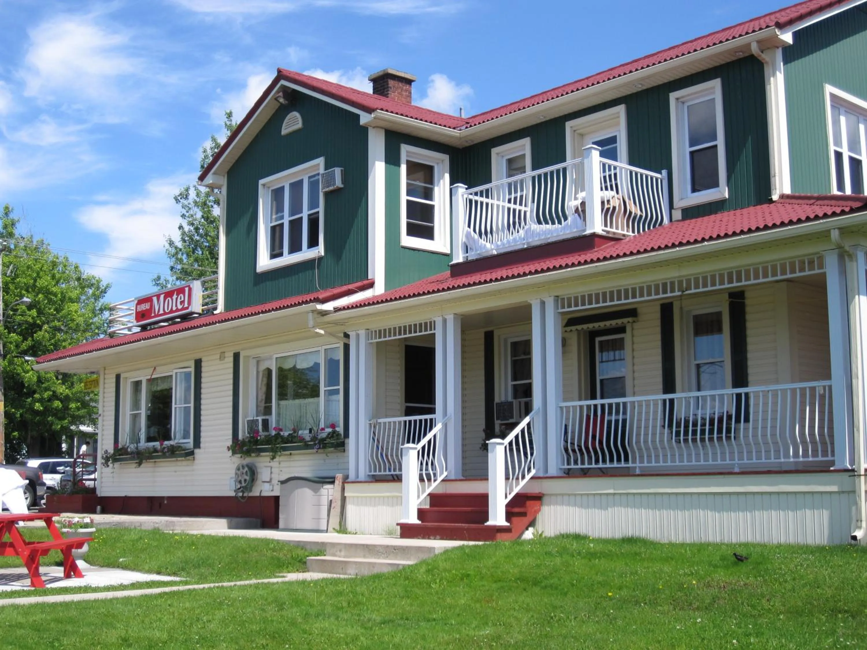 Property building in Motel Saint-Hilaire