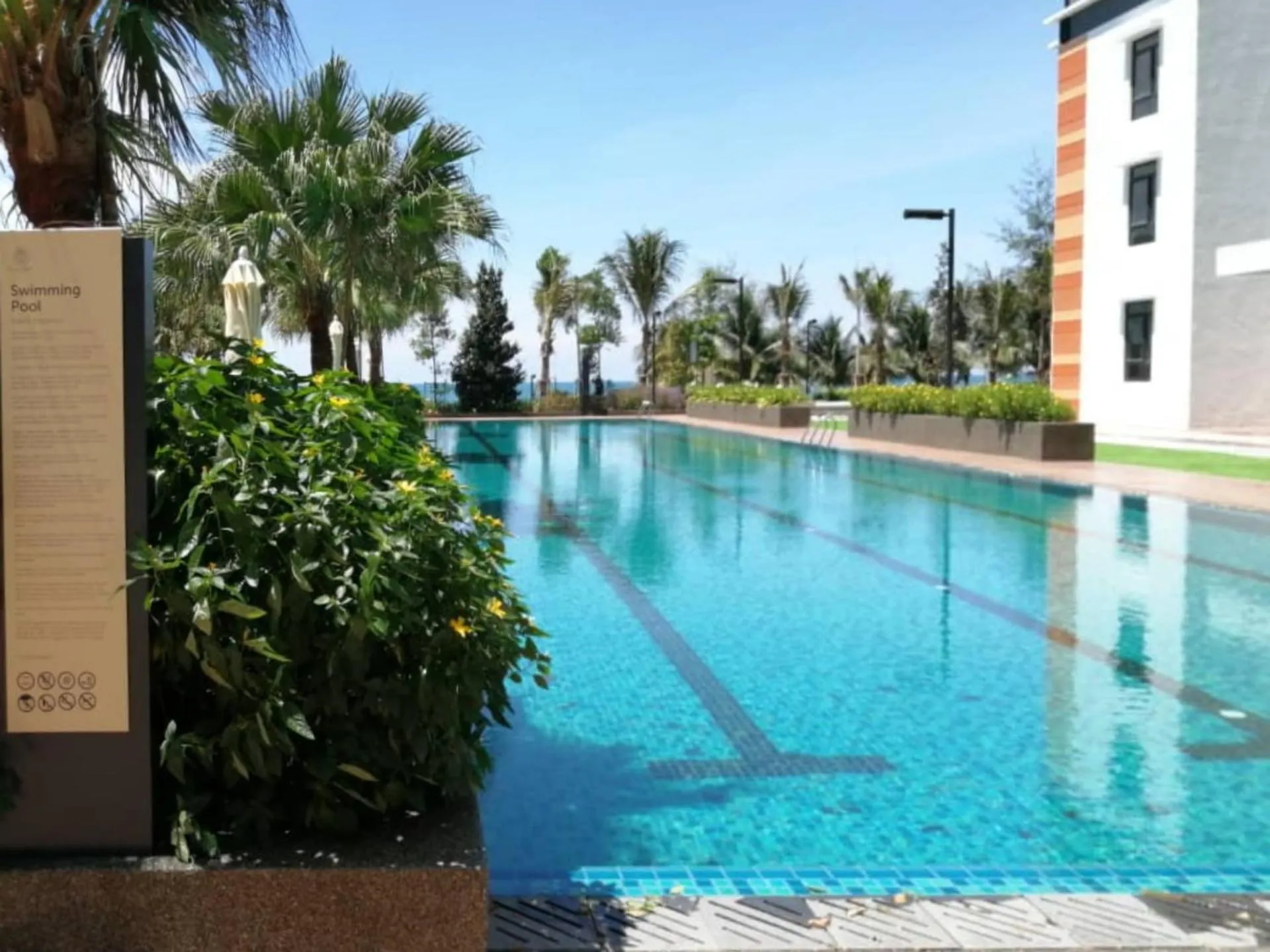 Swimming pool in Timurbay by Seascape