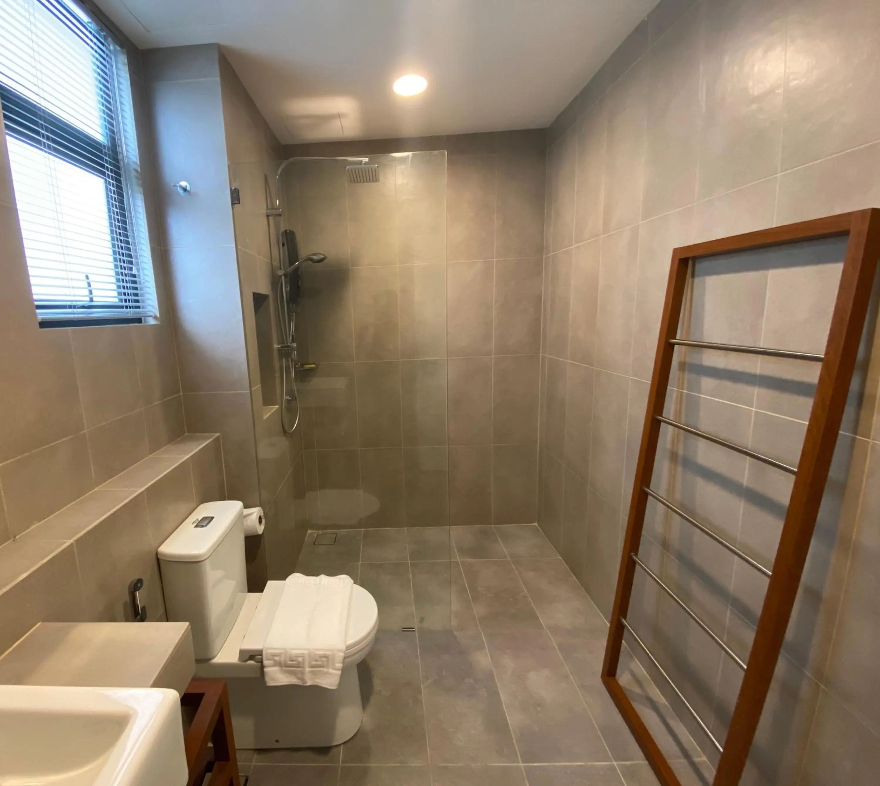 Shower in Timurbay by Seascape