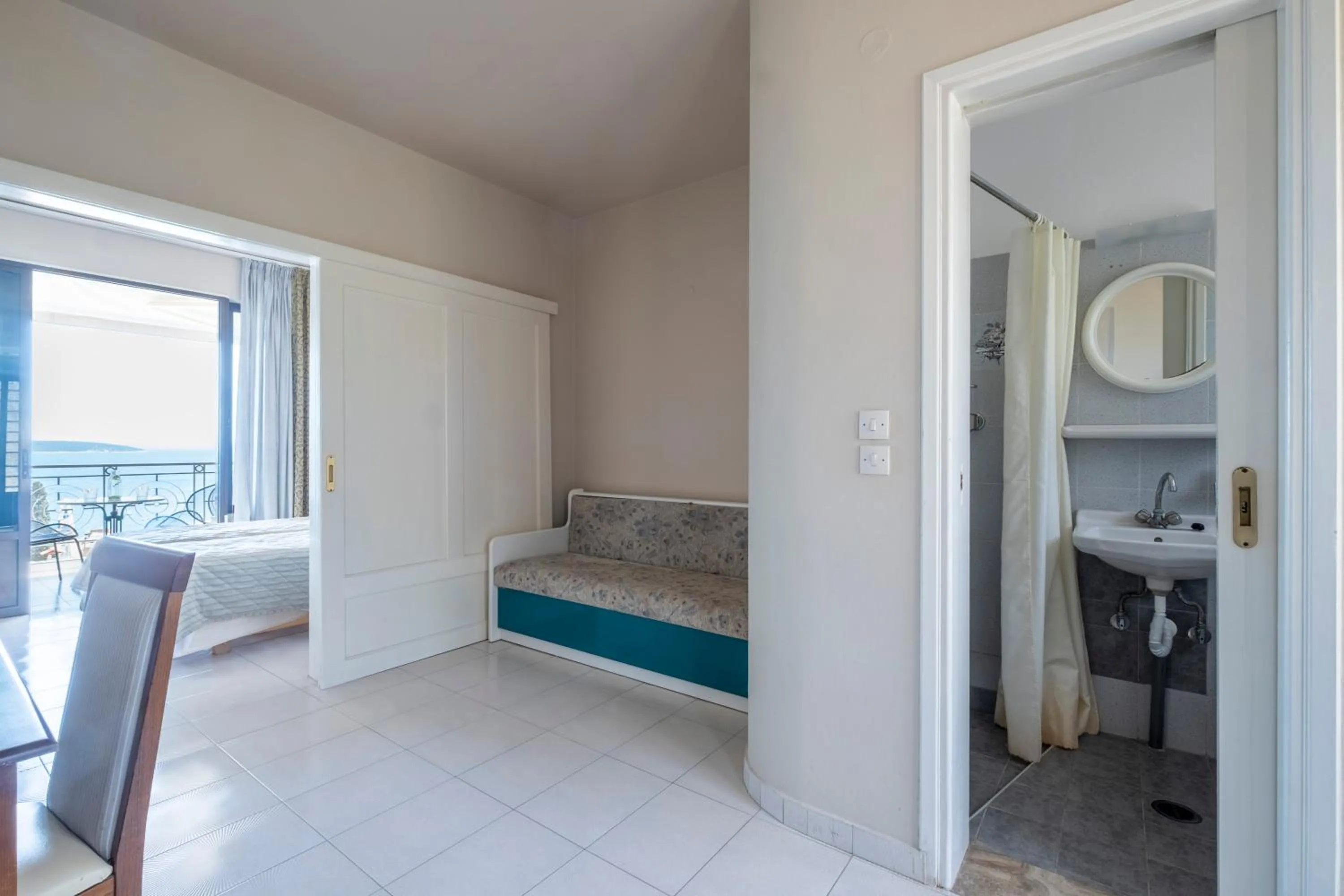 Bathroom, Bed in ELIXIA