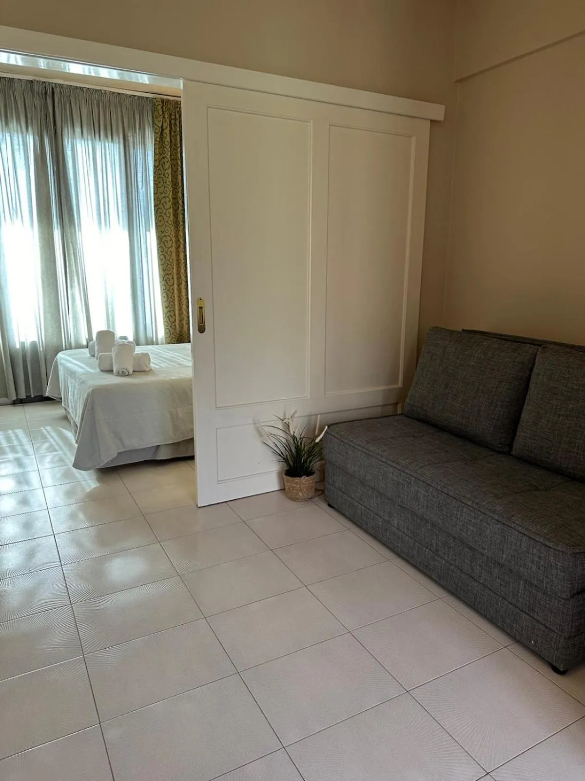 Photo of the whole room in ELIXIA