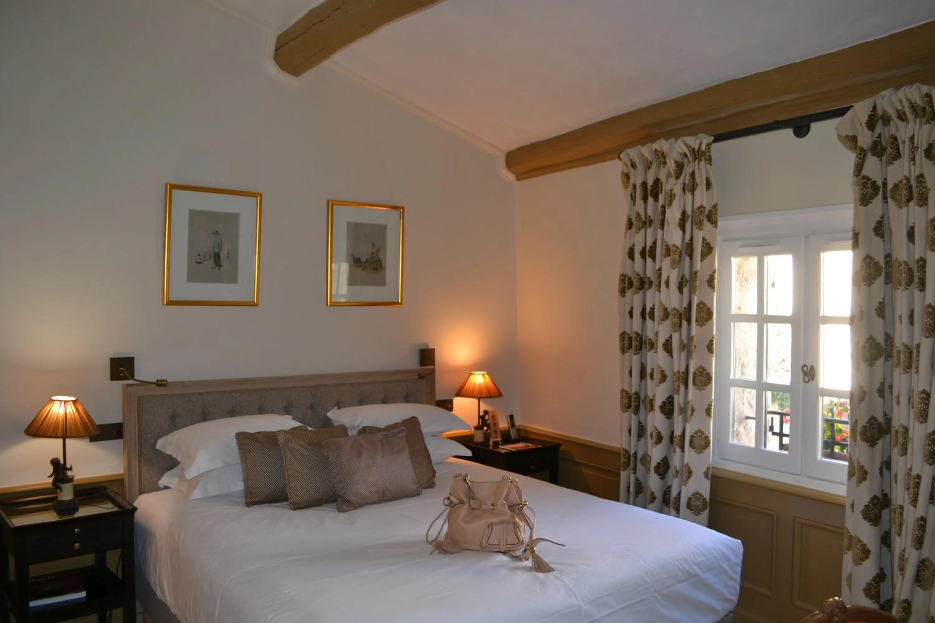 Bed in Hotel Le Saint Paul