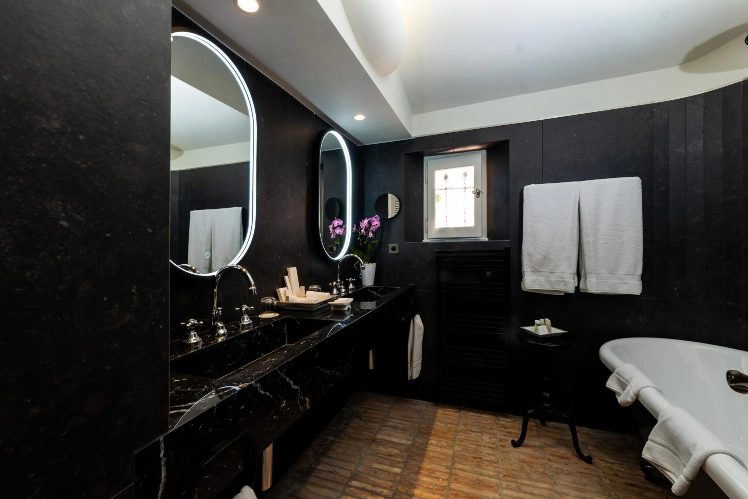 Bedroom in Hotel Le Saint Paul