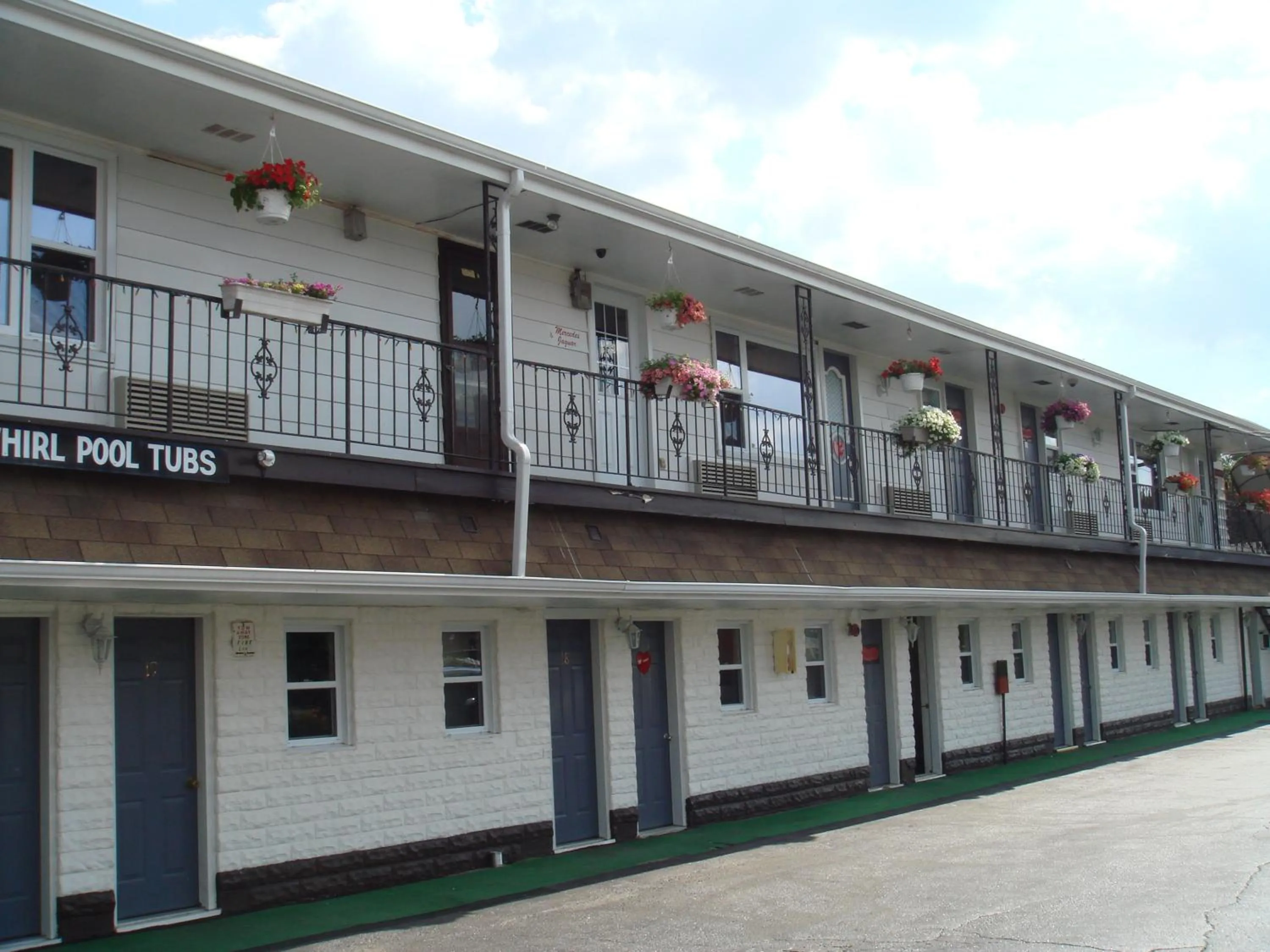 Property building in Motor Court Motel