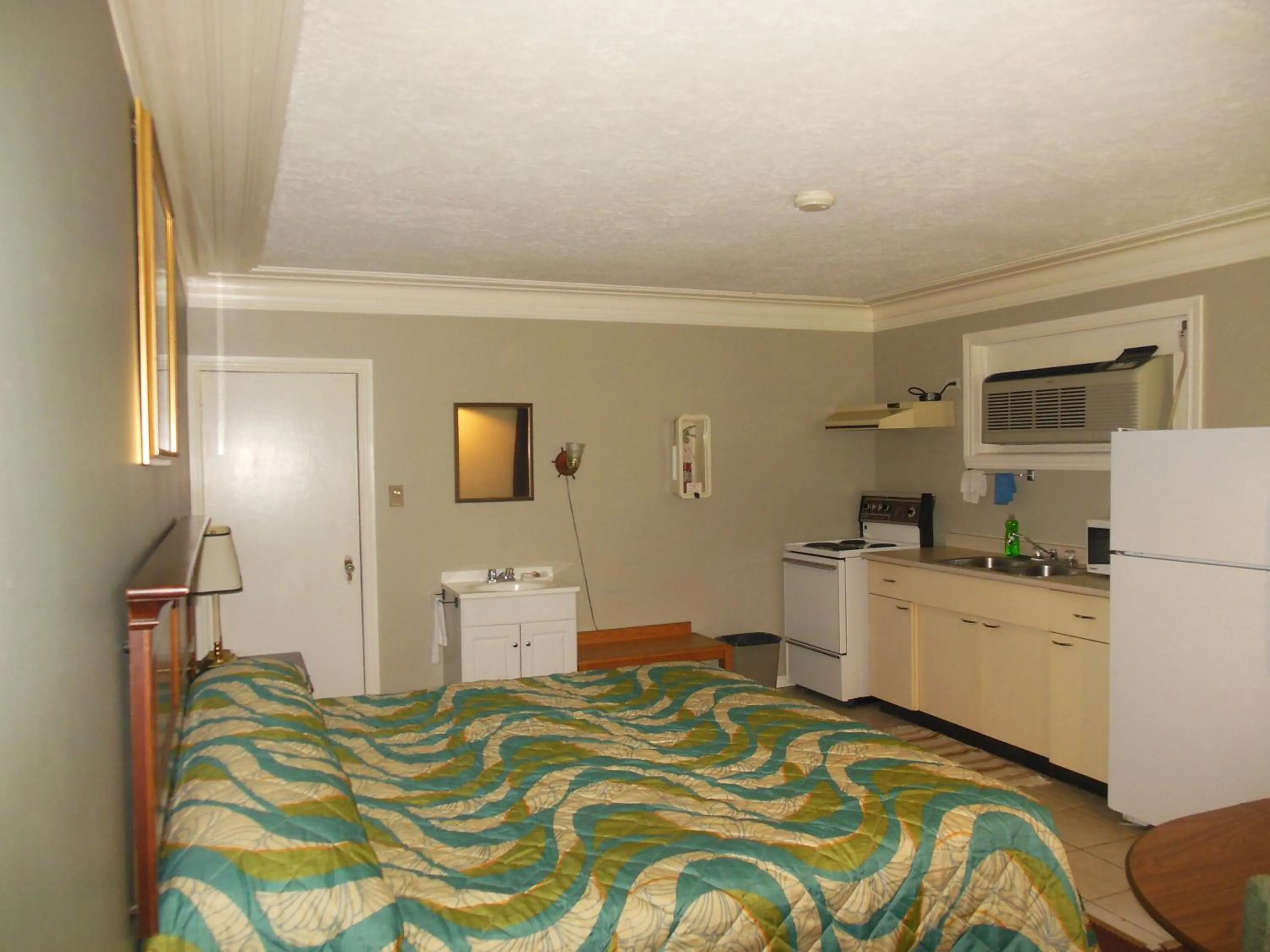 Living room in Motor Court Motel