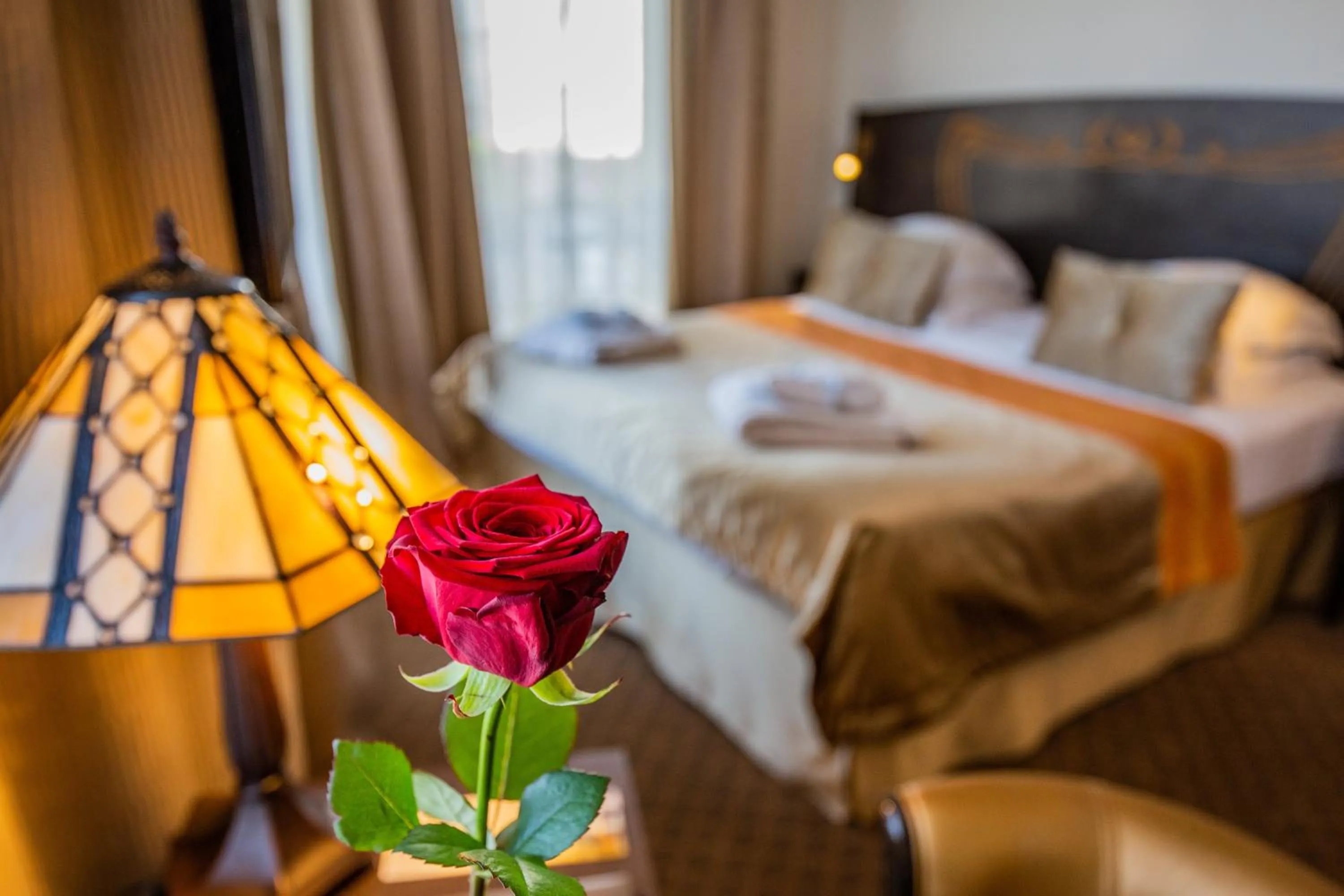 Decorative detail, Bed in Jehan De Beauce - Les Collectionneurs