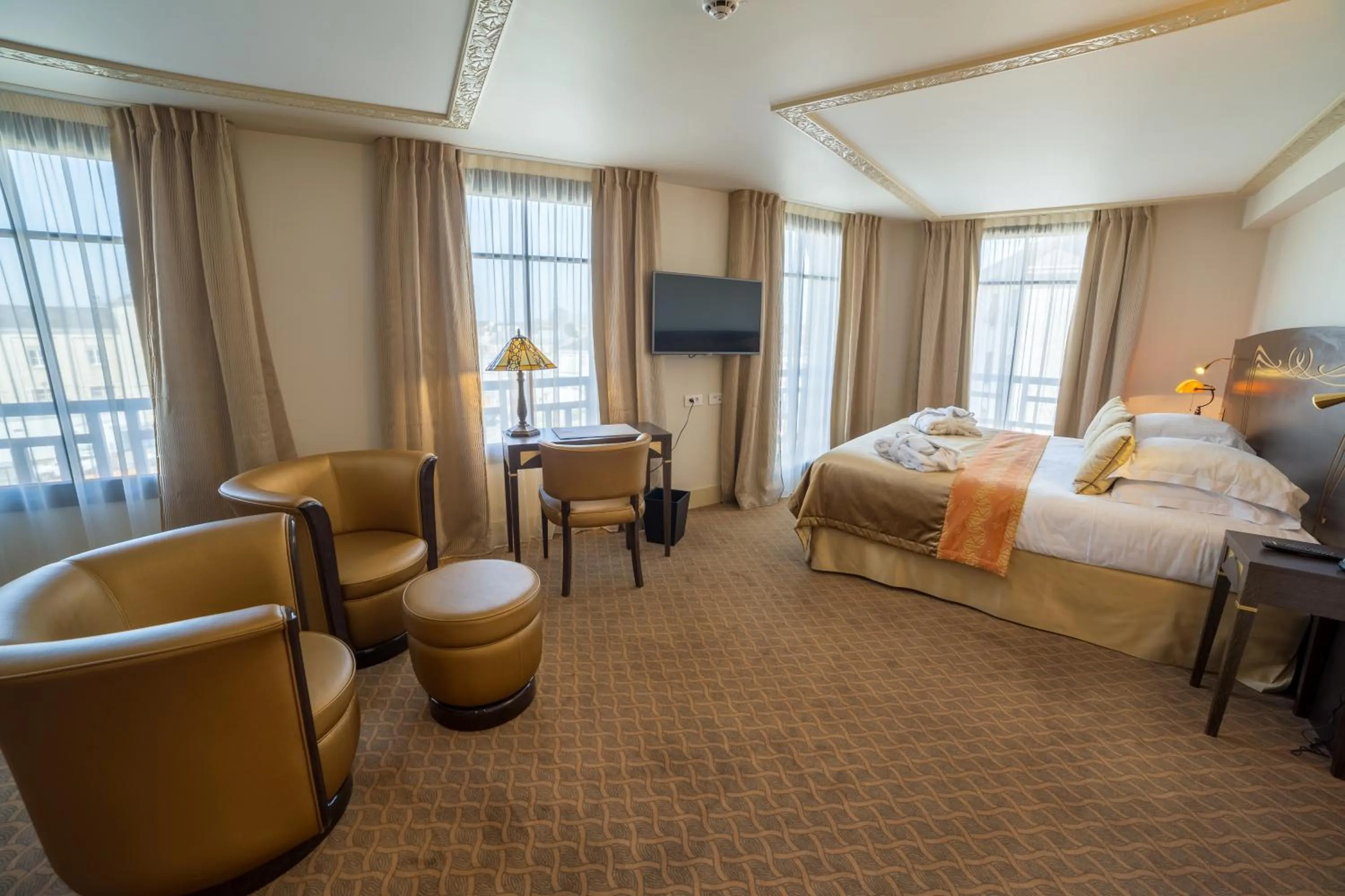 Bedroom, Bed in Jehan De Beauce - Les Collectionneurs