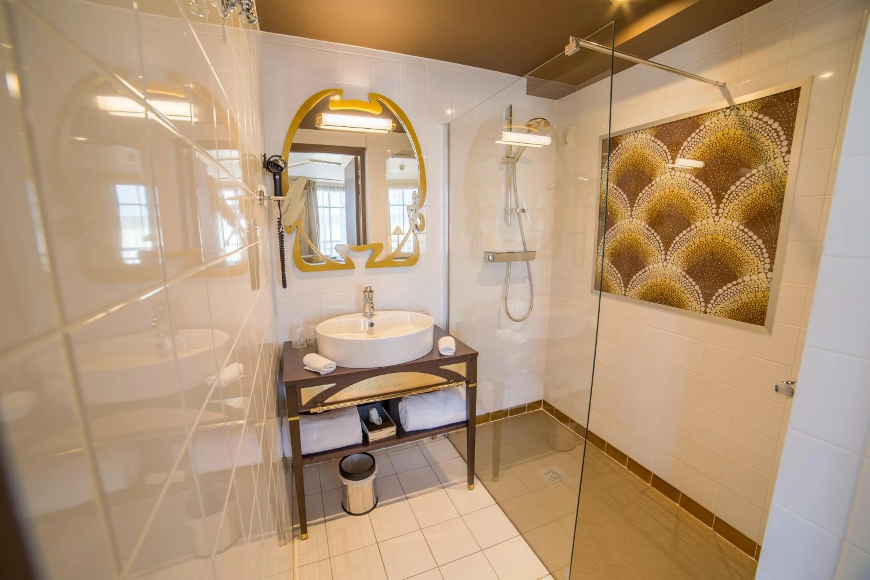 Bathroom in Jehan De Beauce - Les Collectionneurs
