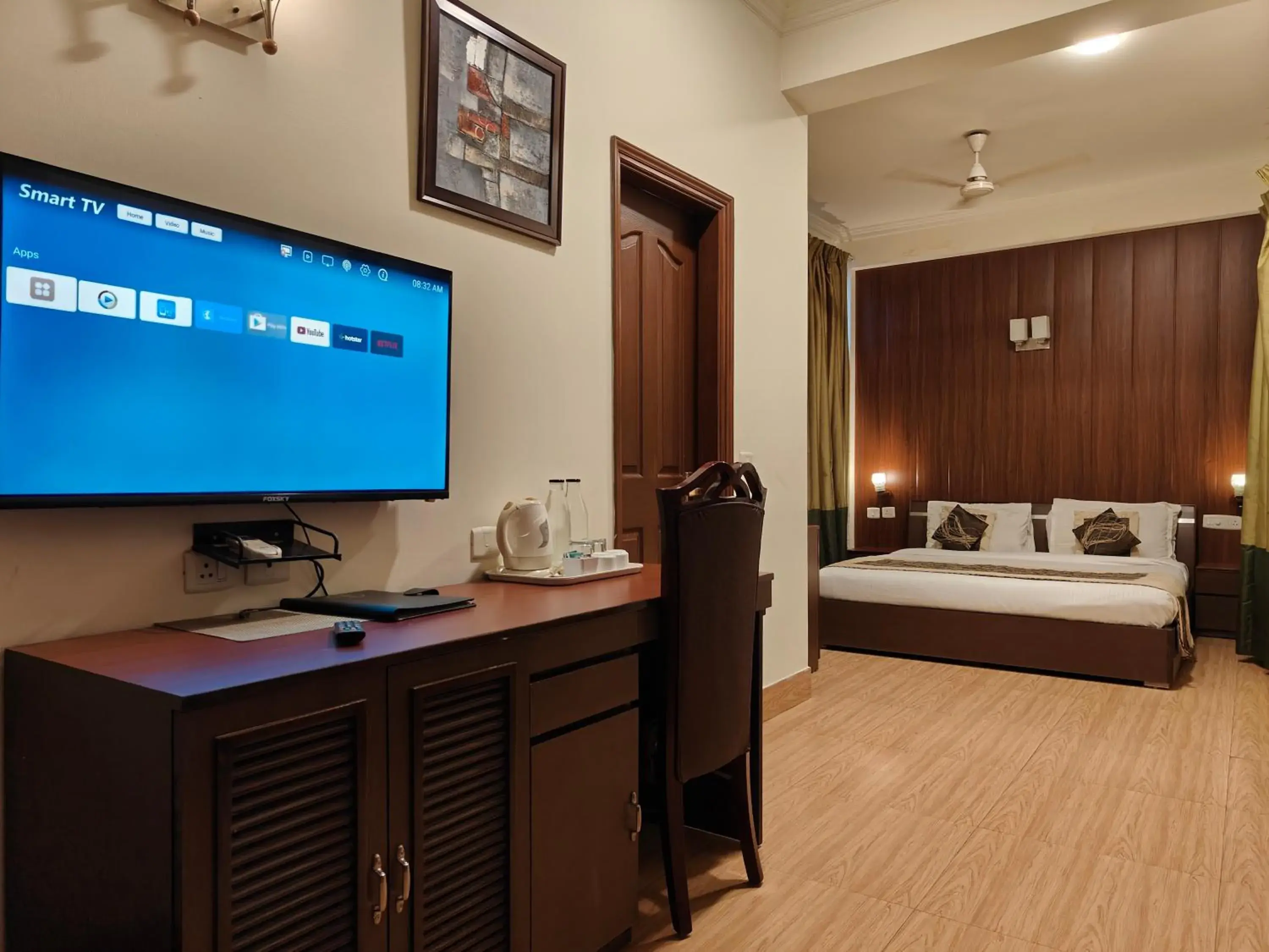 Junior Suite - single occupancy in Tavisha Villa Golf Course MG Road Junior Suite - single occupancy in Tavisha Villa Golf Course MG Road