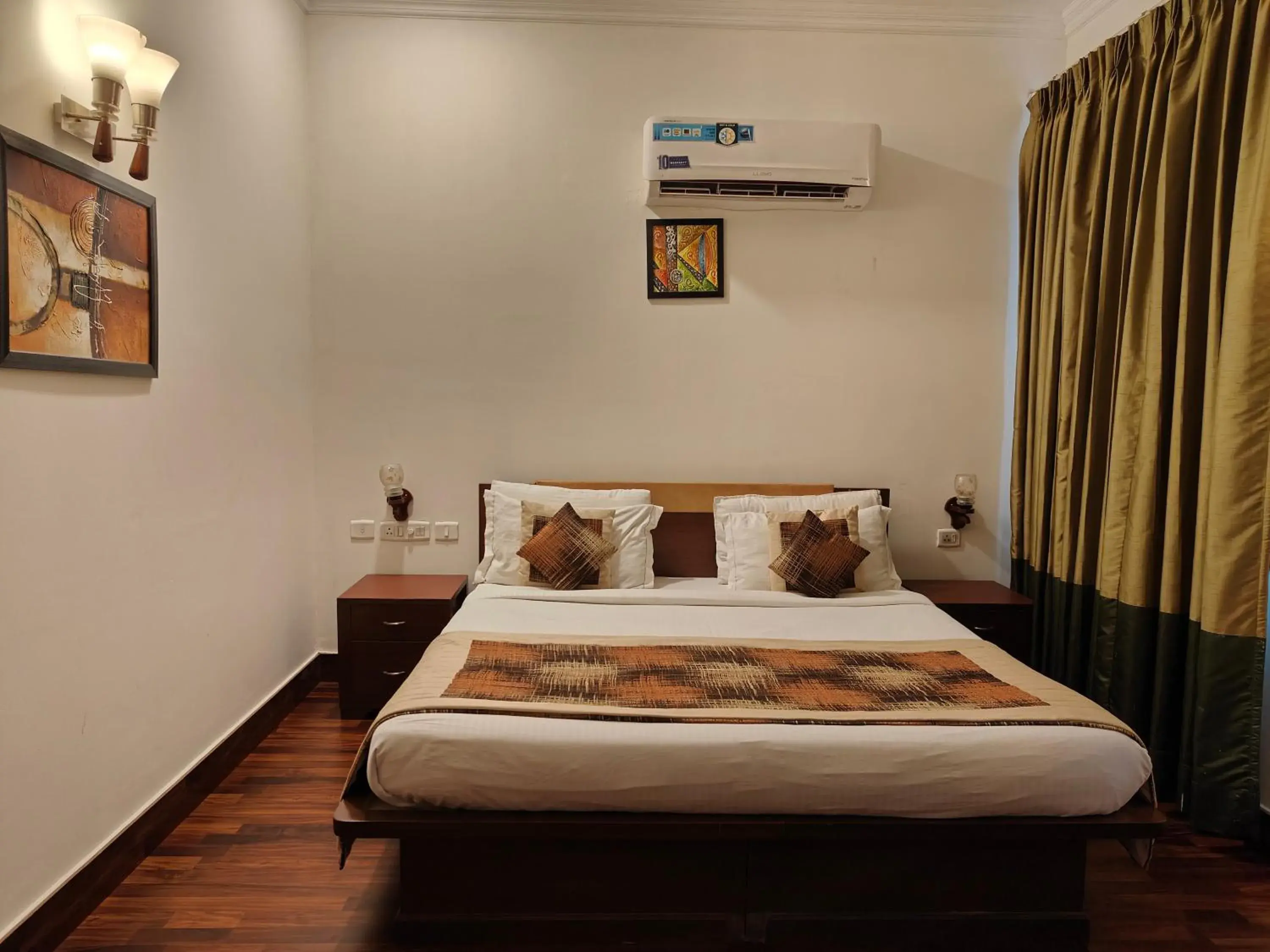 Budget Double or Twin Room - single occupancy in Tavisha Villa Golf Course MG Road Budget Double or Twin Room - single occupancy in Tavisha Villa Golf Course MG Road