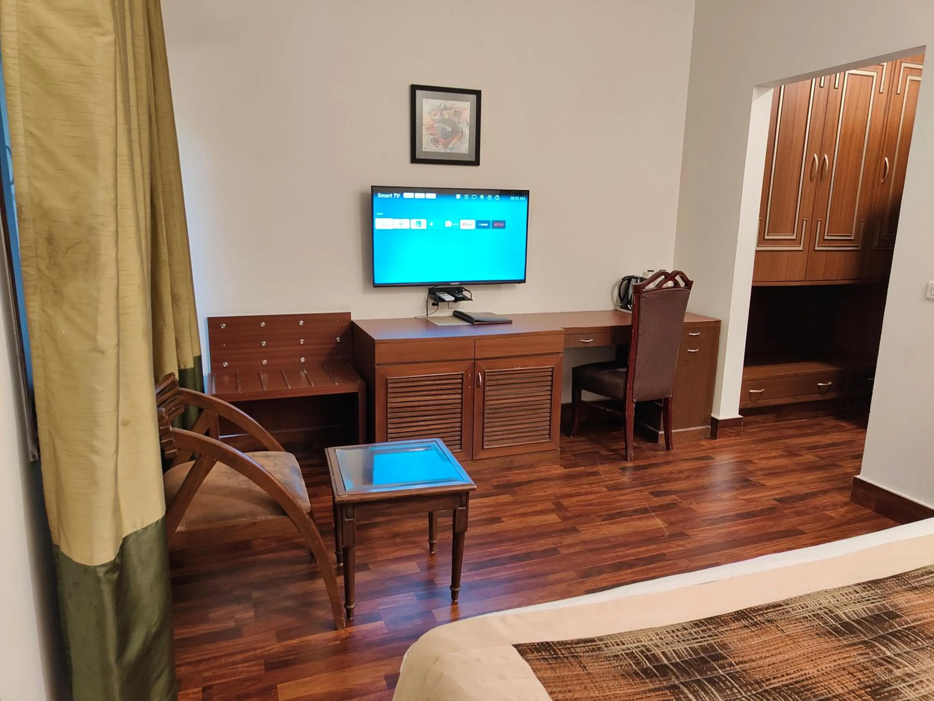 TV and multimedia in Tavisha Villa Golf Course MG Road