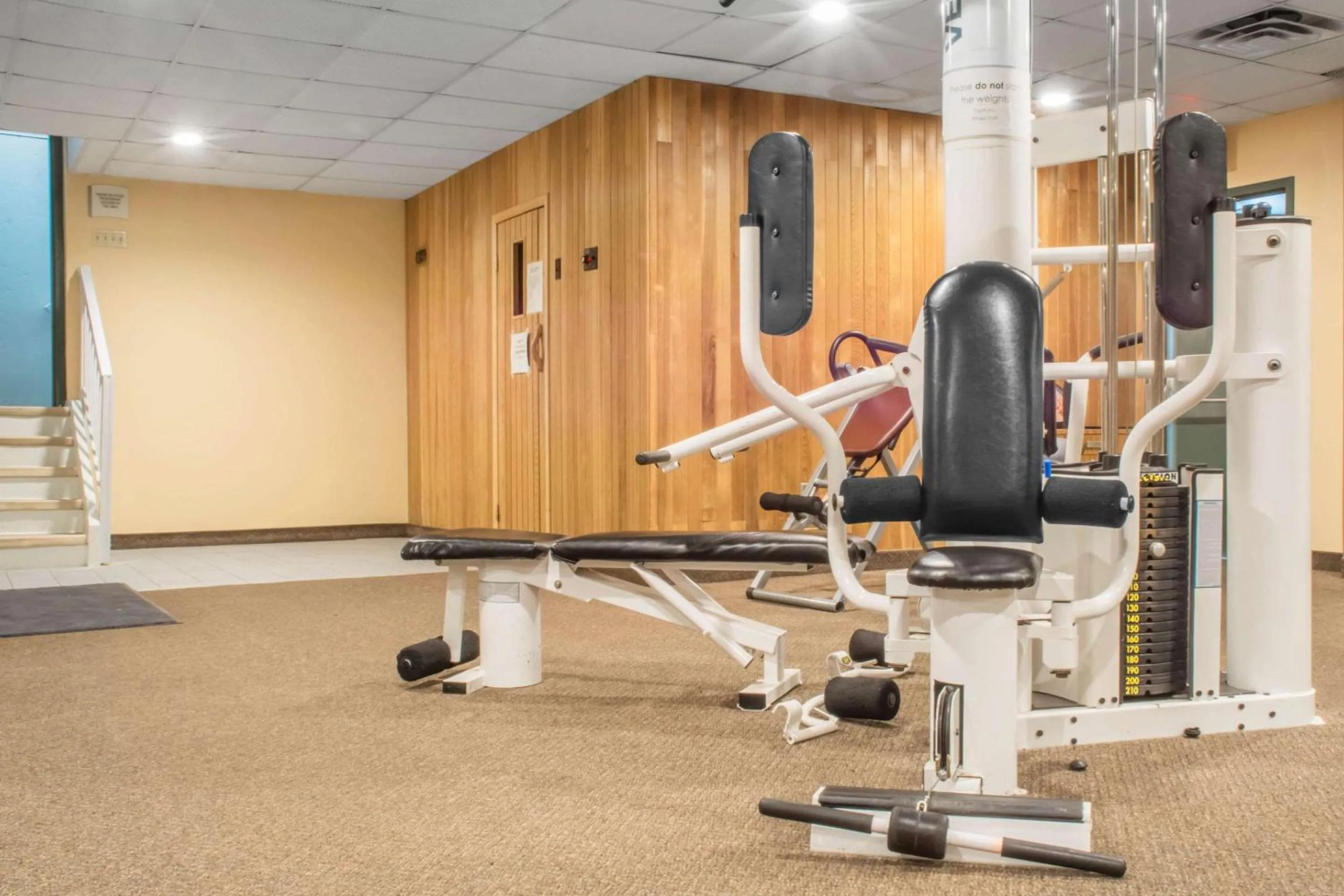 Fitness centre/facilities in Quality Inn