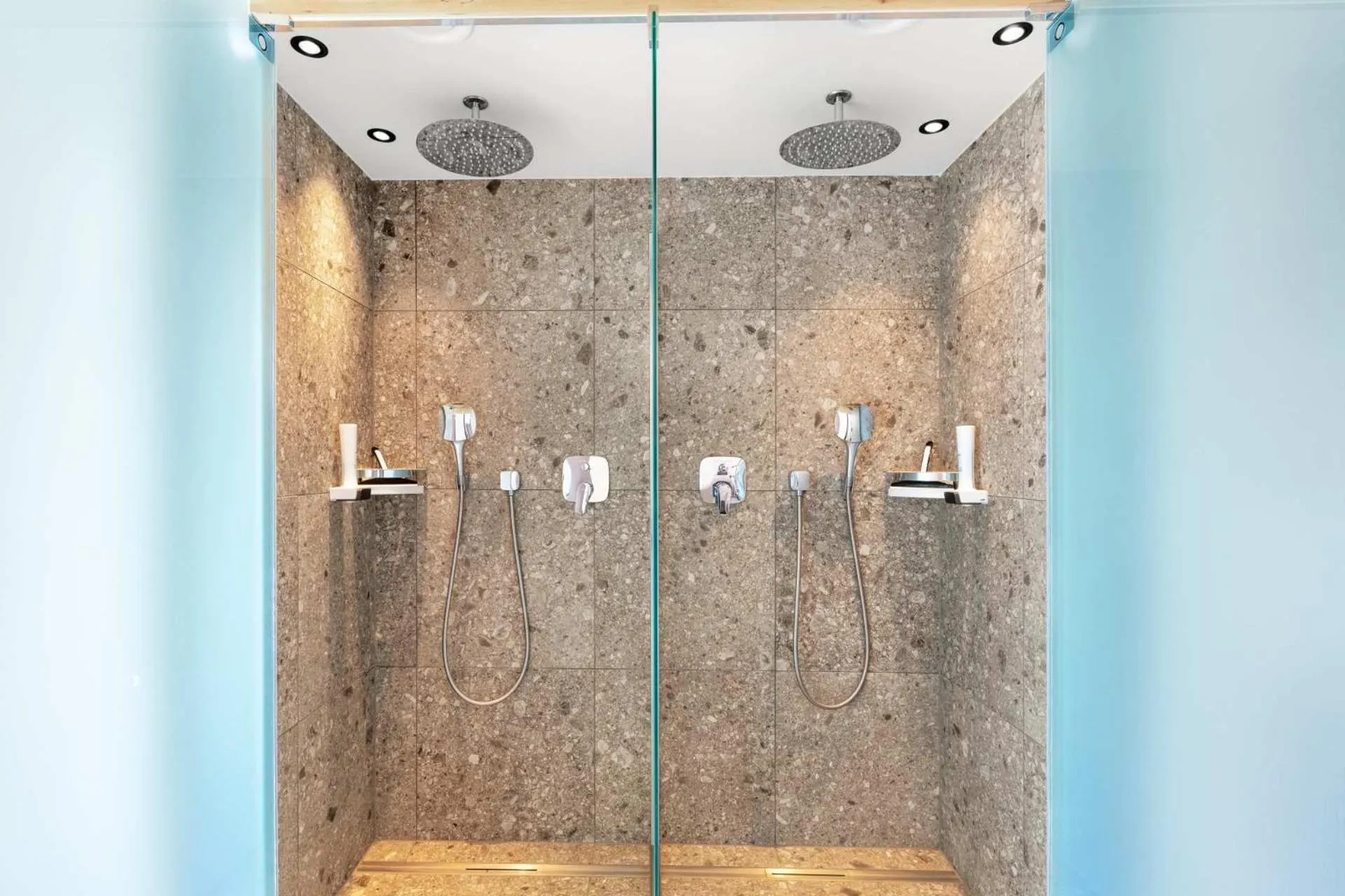 Sauna in Emma Deluxe Aparthotel aircondition in summer & ganzjährig beheizter Außenpool direkt beim Skibus