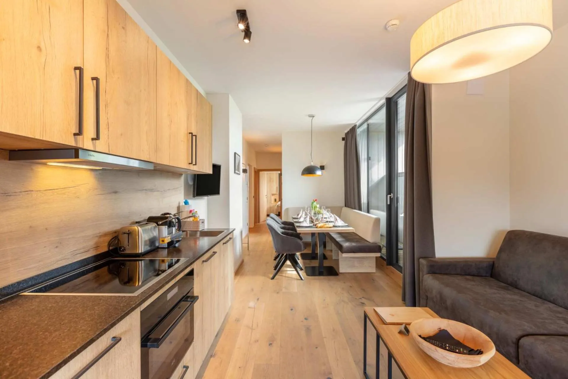 Living room in Emma Deluxe Aparthotel aircondition in summer & ganzjährig beheizter Außenpool direkt beim Skibus