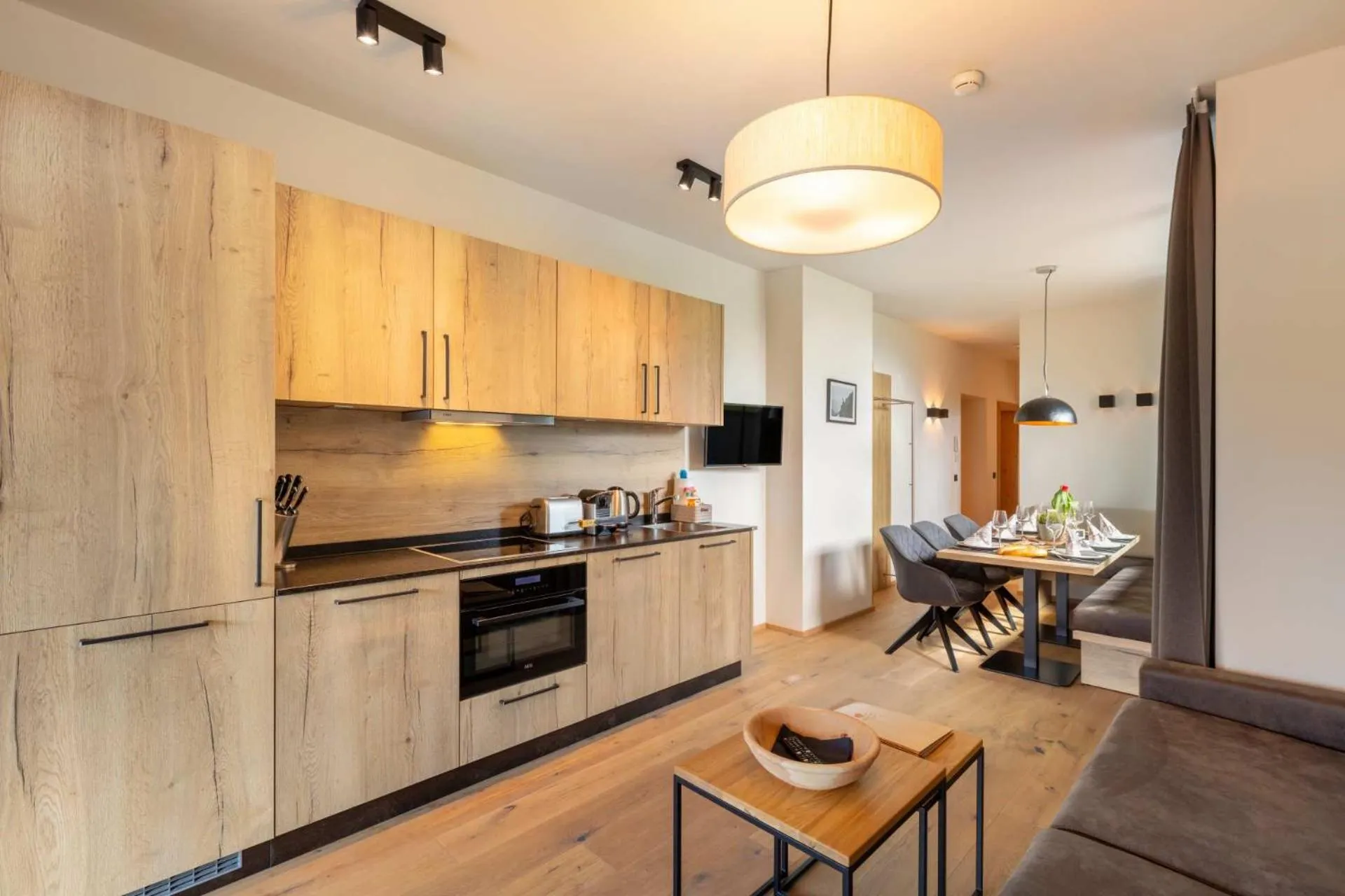 Kitchen or kitchenette in Emma Deluxe Aparthotel aircondition in summer & ganzjährig beheizter Außenpool direkt beim Skibus