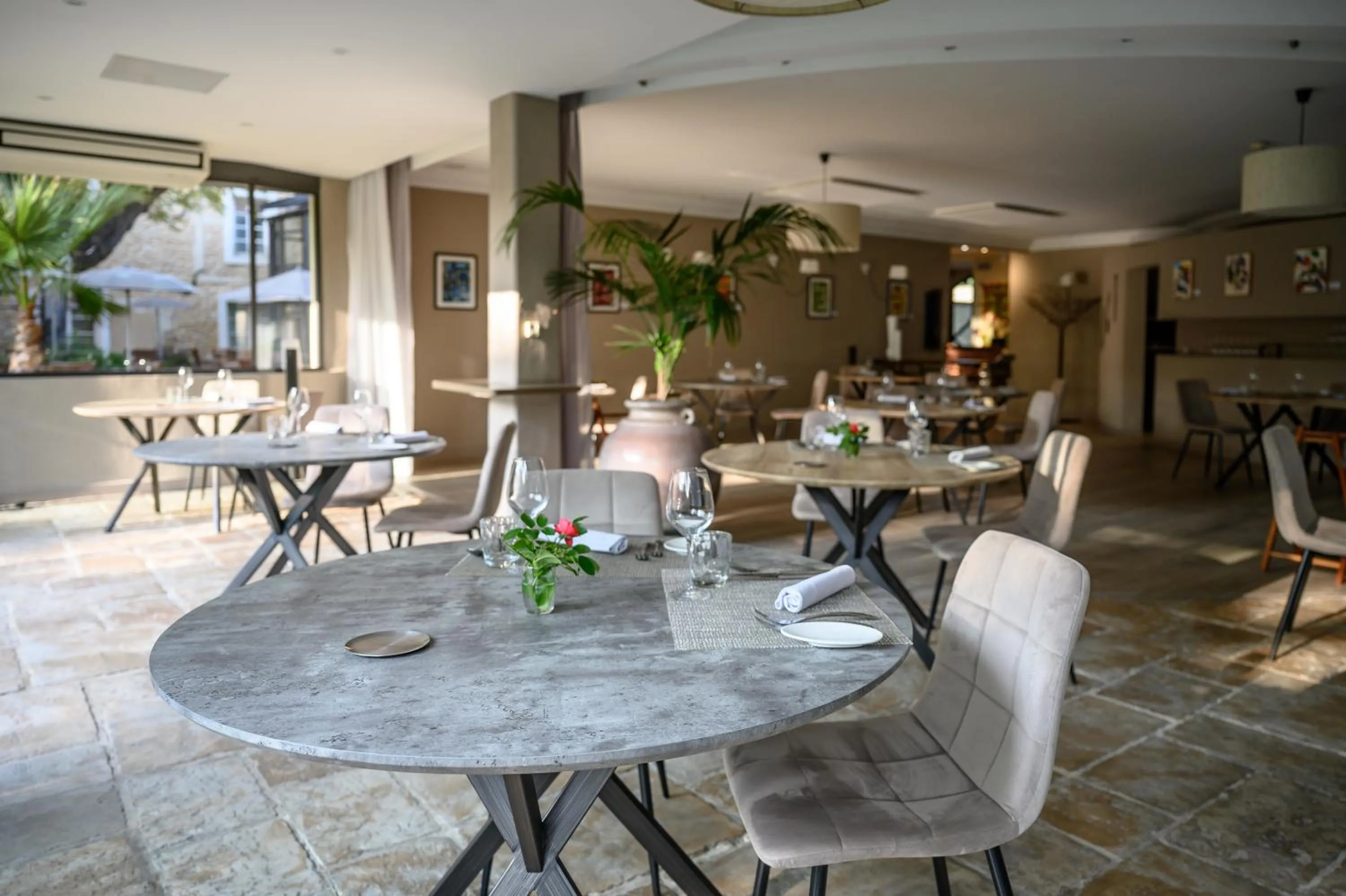 Restaurant/places to eat in Villa Augusta