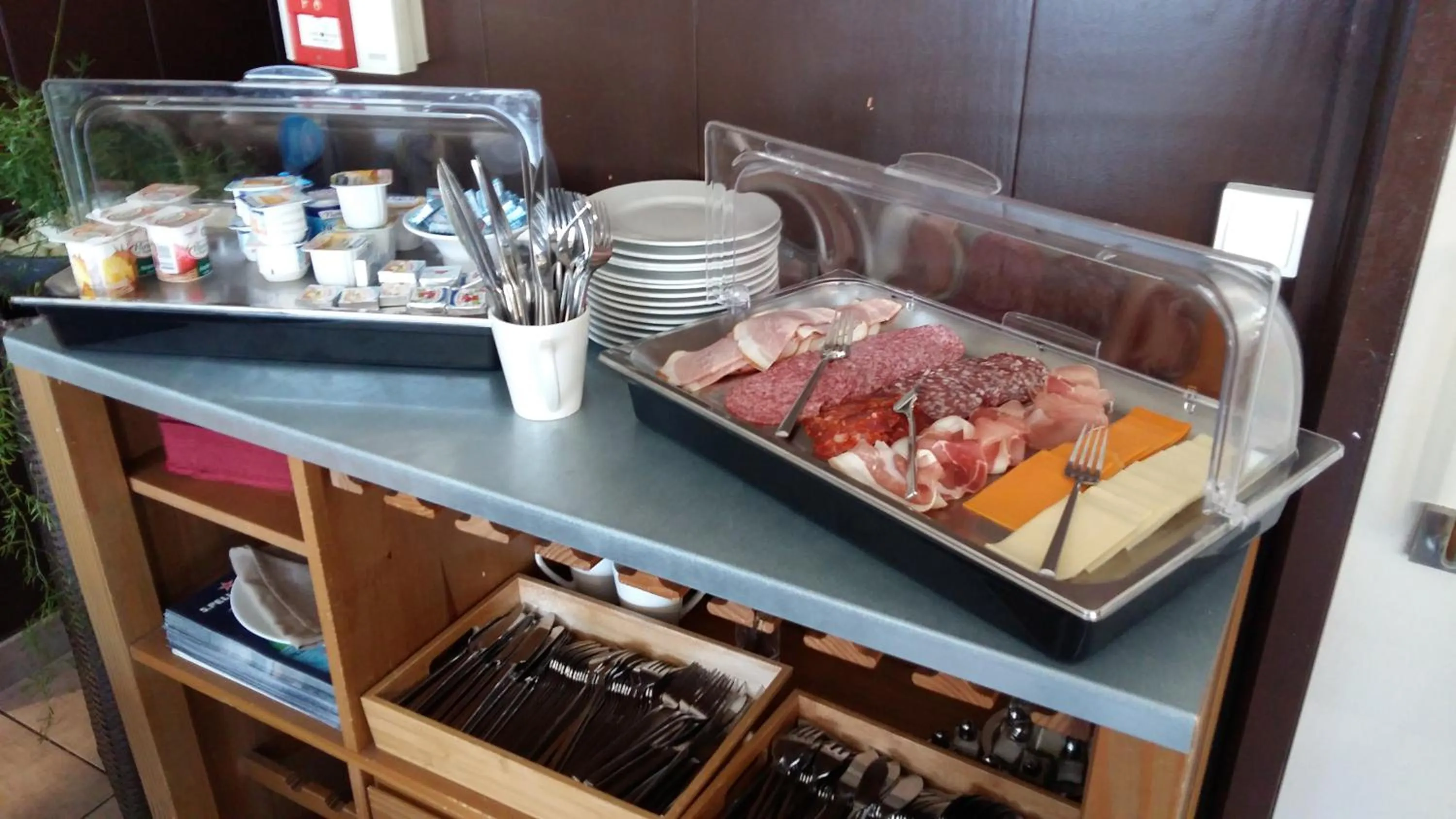 Buffet breakfast in Logis - Hôtel & restaurant Les Trois Fontaines