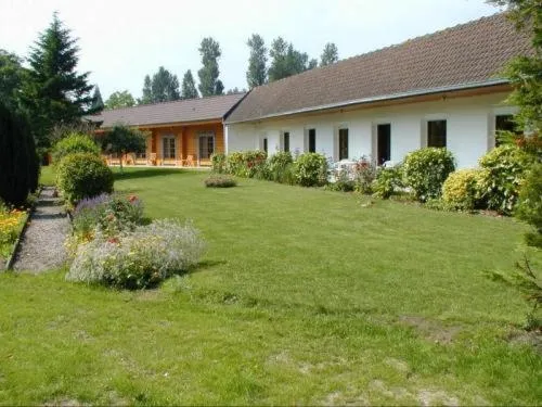 Property building in Logis - Hôtel & restaurant Les Trois Fontaines