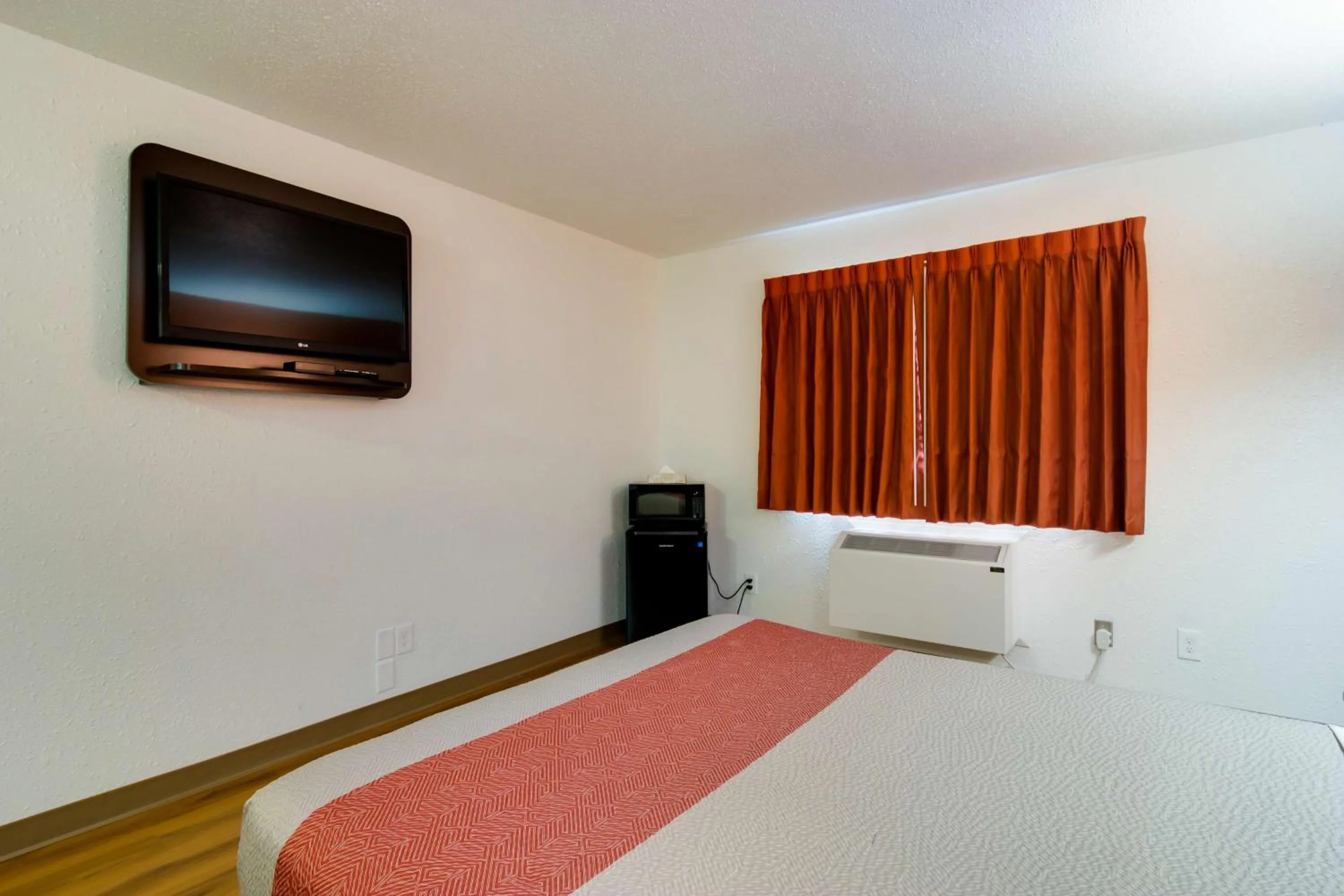 TV and multimedia, TV/Entertainment Center in Motel 6 Kerrobert, SK