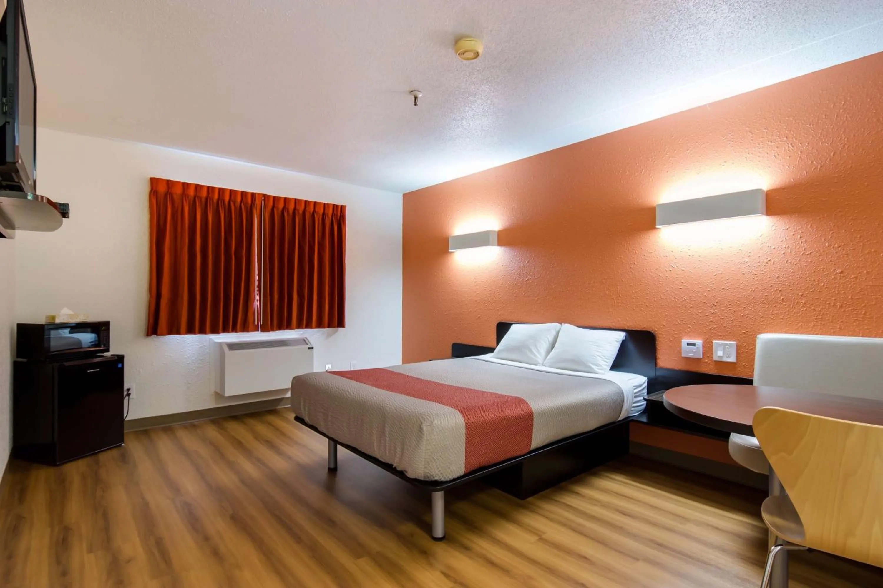 TV and multimedia in Motel 6 Kerrobert, SK