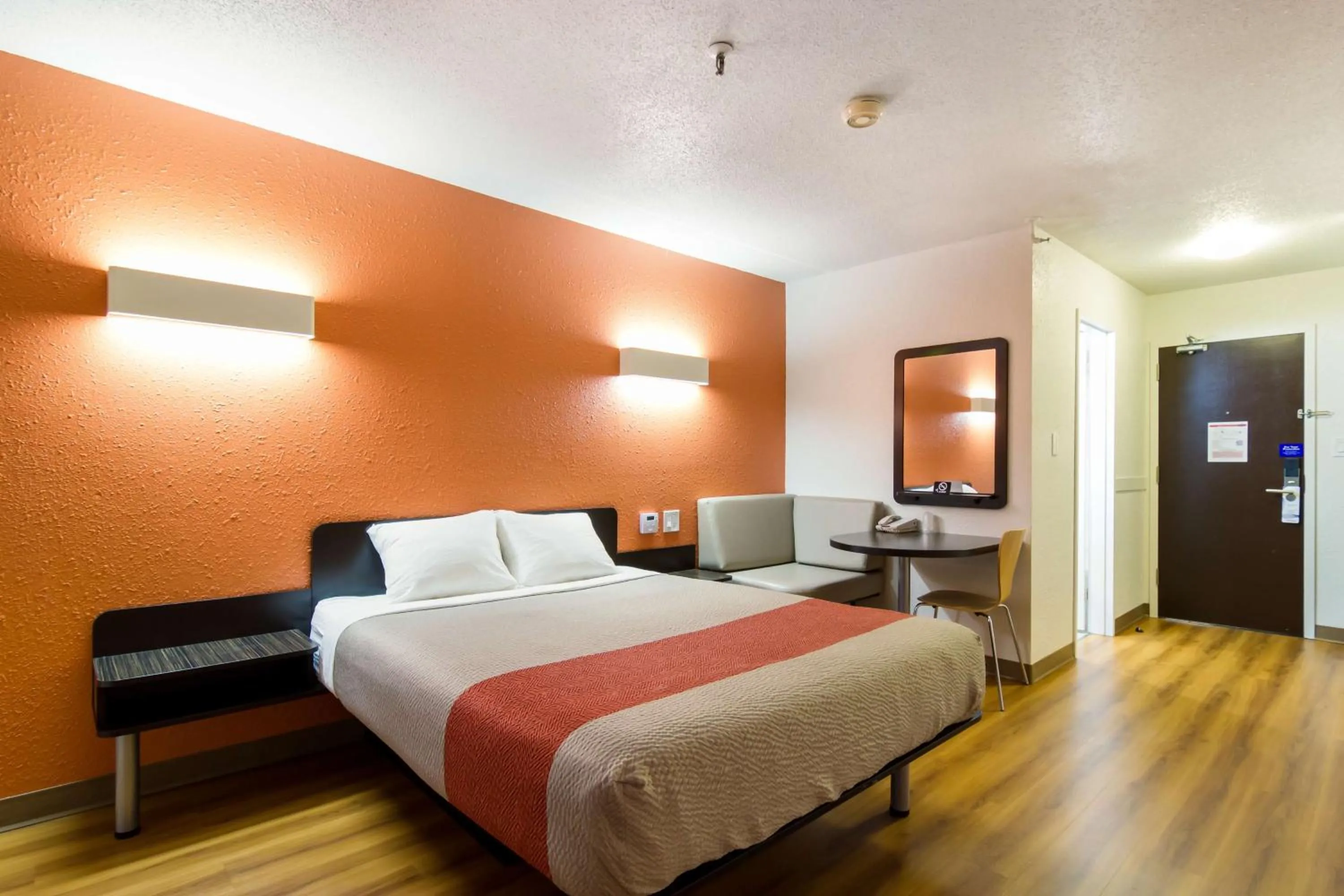 TV and multimedia in Motel 6 Kerrobert, SK