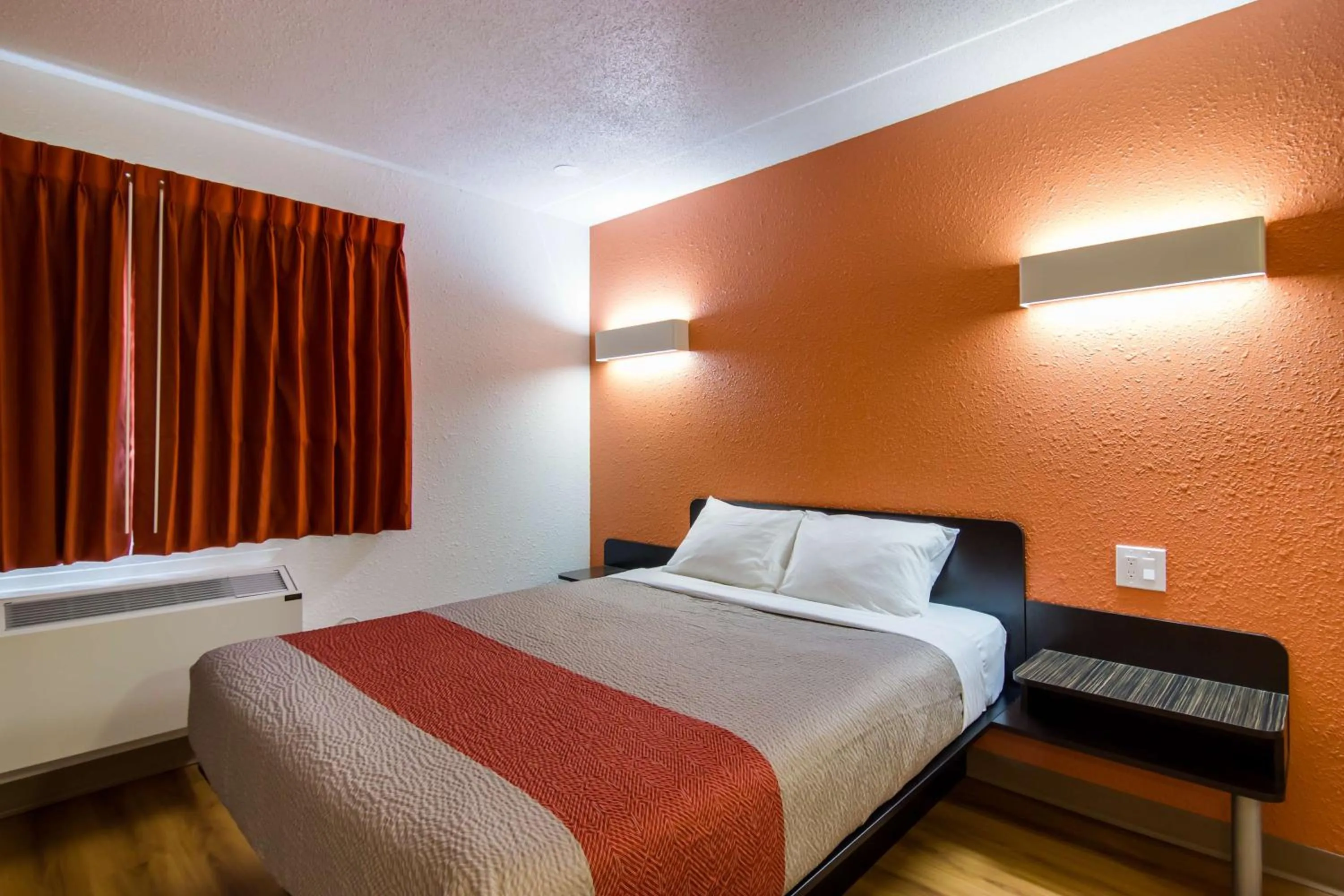 Photo of the whole room in Motel 6 Kerrobert, SK