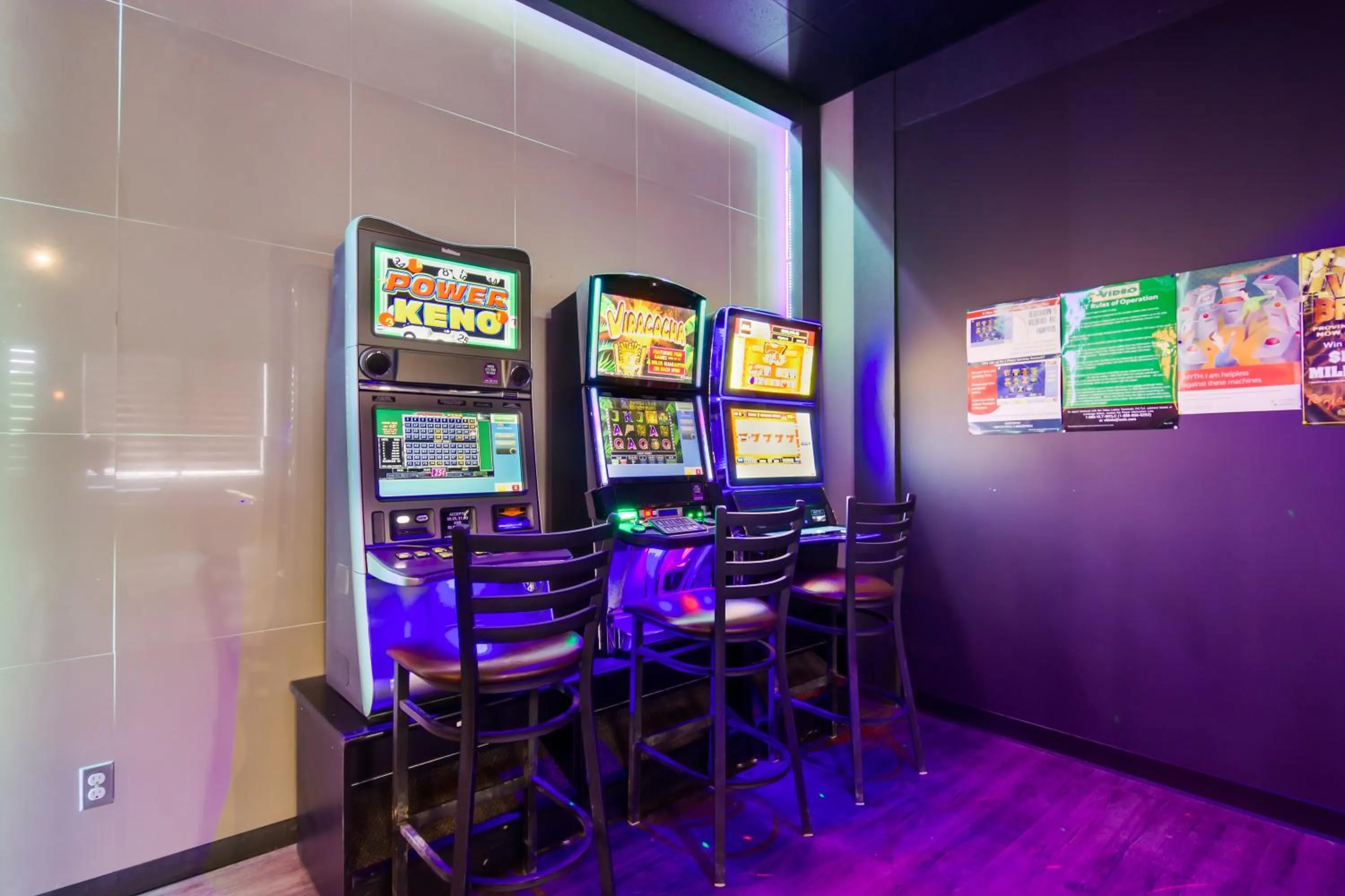 Lounge or bar in Motel 6 Kerrobert, SK